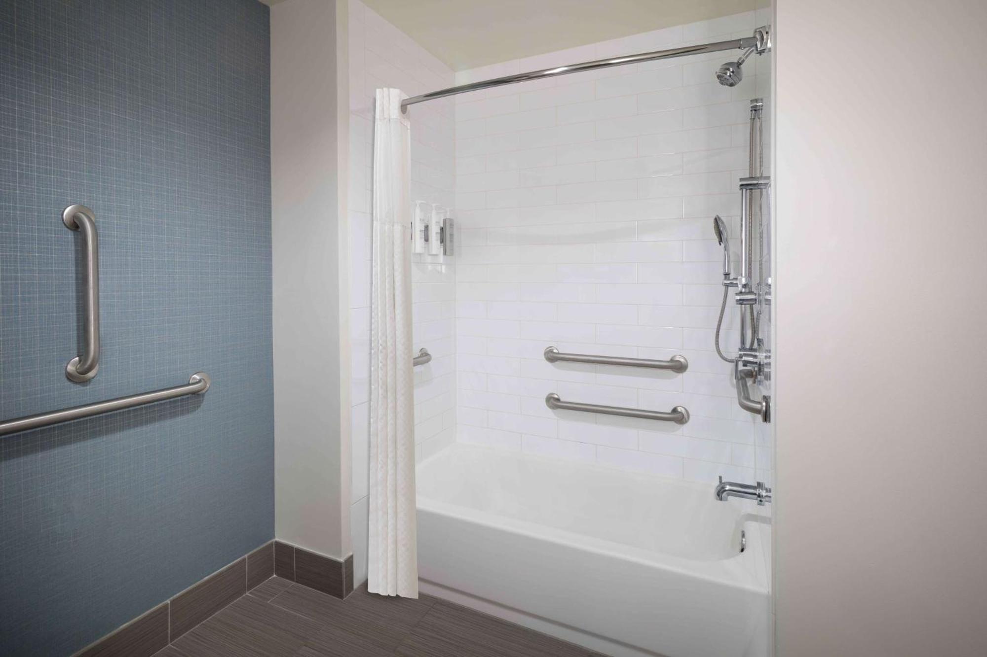 King Room - Hearing Access/Non-Smoking