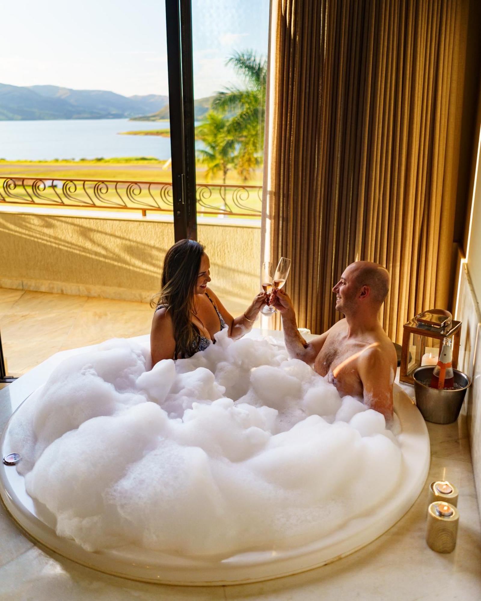 Suíte Super de Luxo com Banheira de Hidromassagem