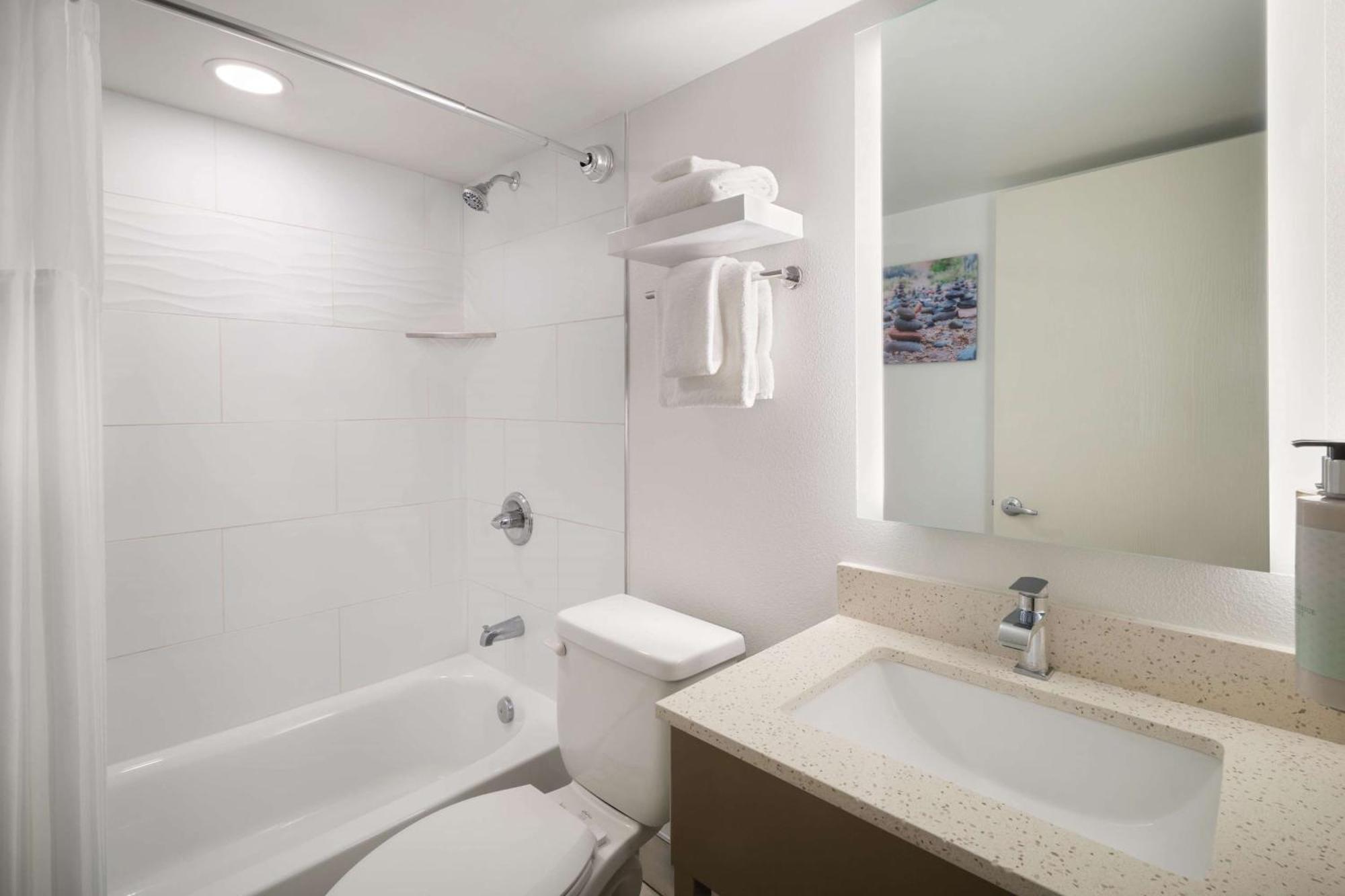 King Room with Balcony - Upper Floor/Non-Smoking,1632214491:JPEG