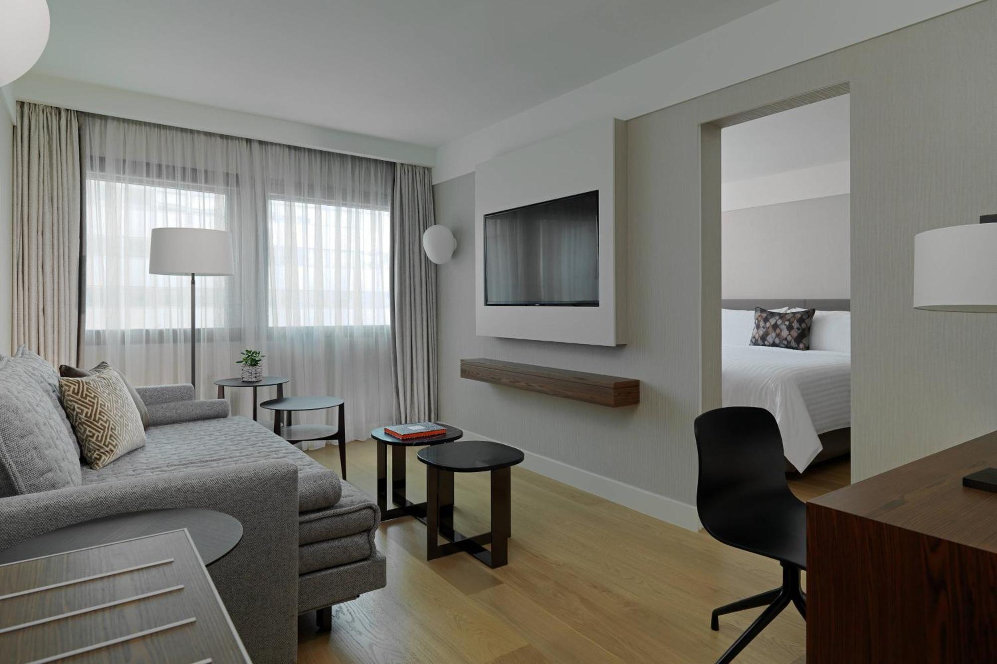 One Bedroom Suite with King Bed and Courtyard View,1634398063:JPEG