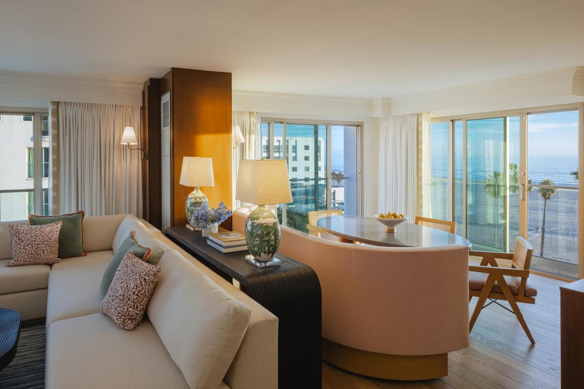 Corner One-Bedroom King Suite with Oceanfront,1636741010:JPEG