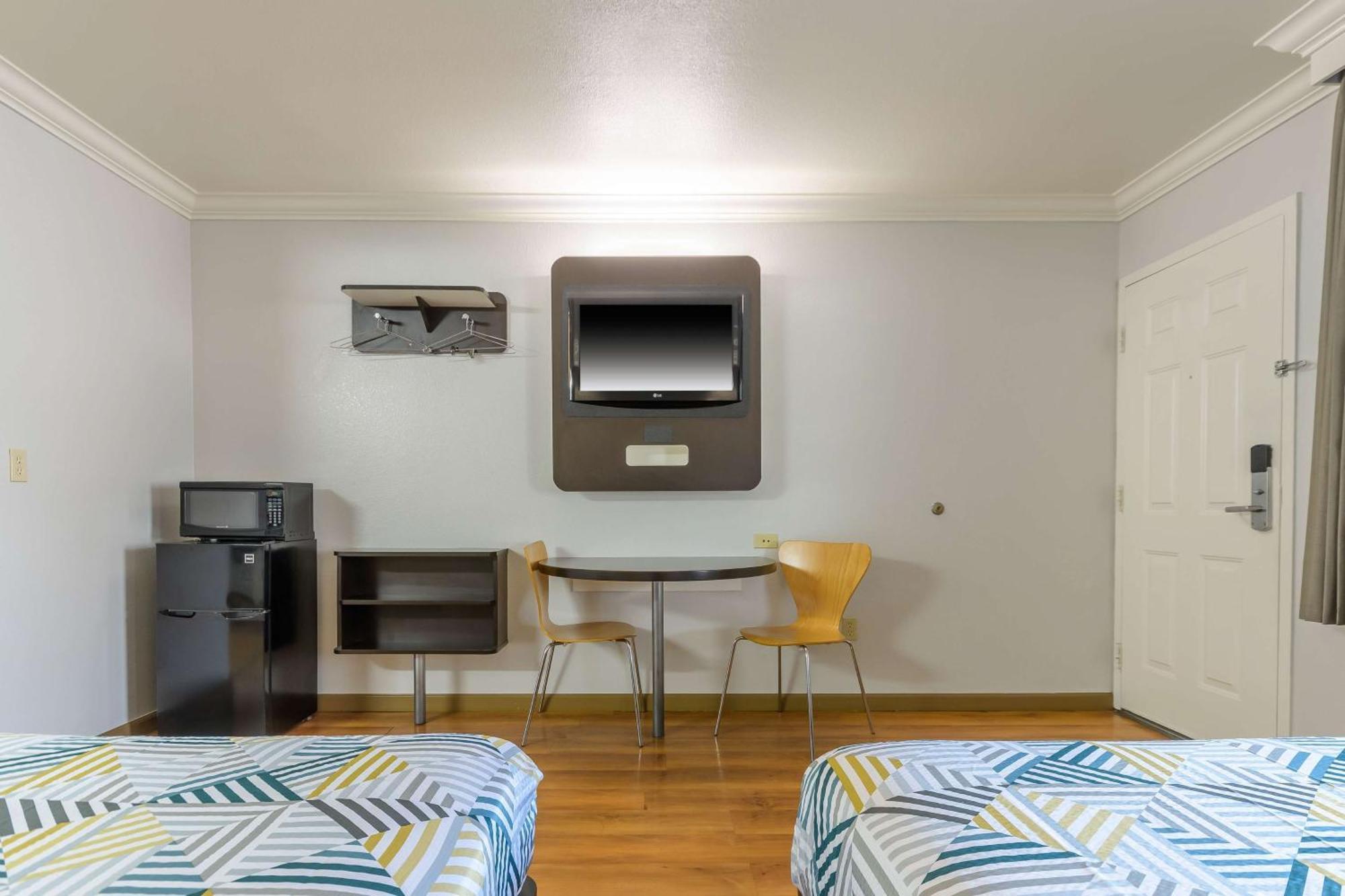 Deluxe Quadruple Room Non-Smoking