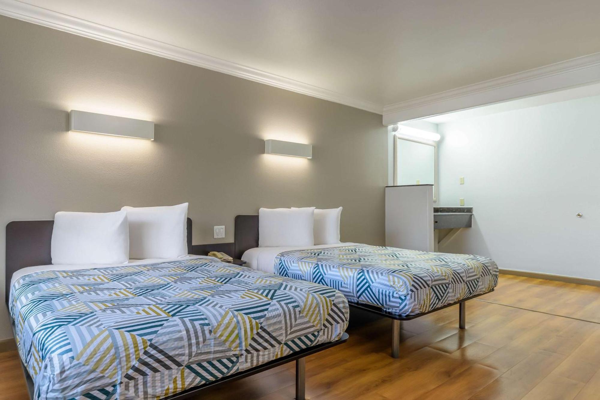 Deluxe Quadruple Room Non-Smoking