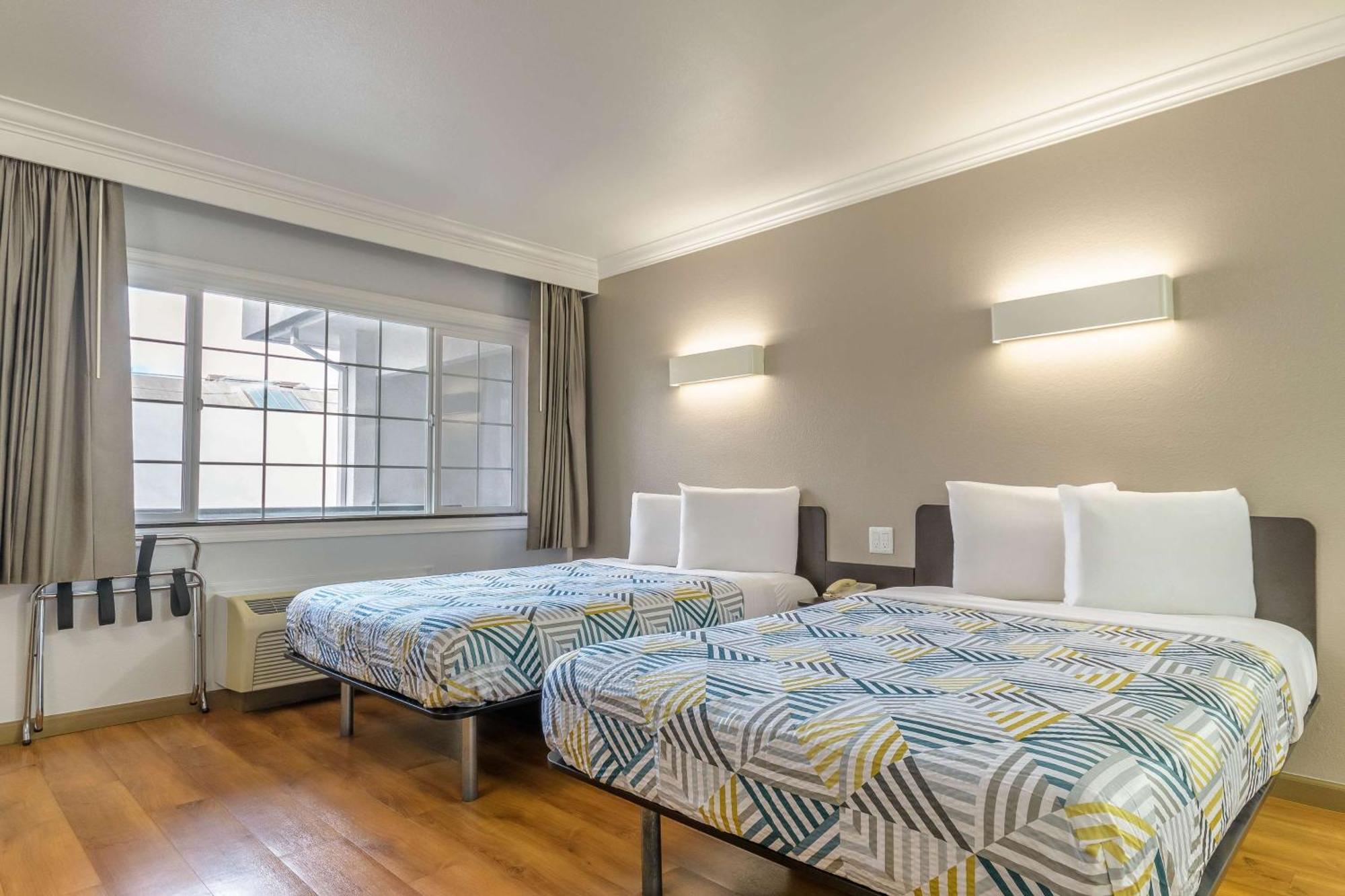 Deluxe Quadruple Room Non-Smoking