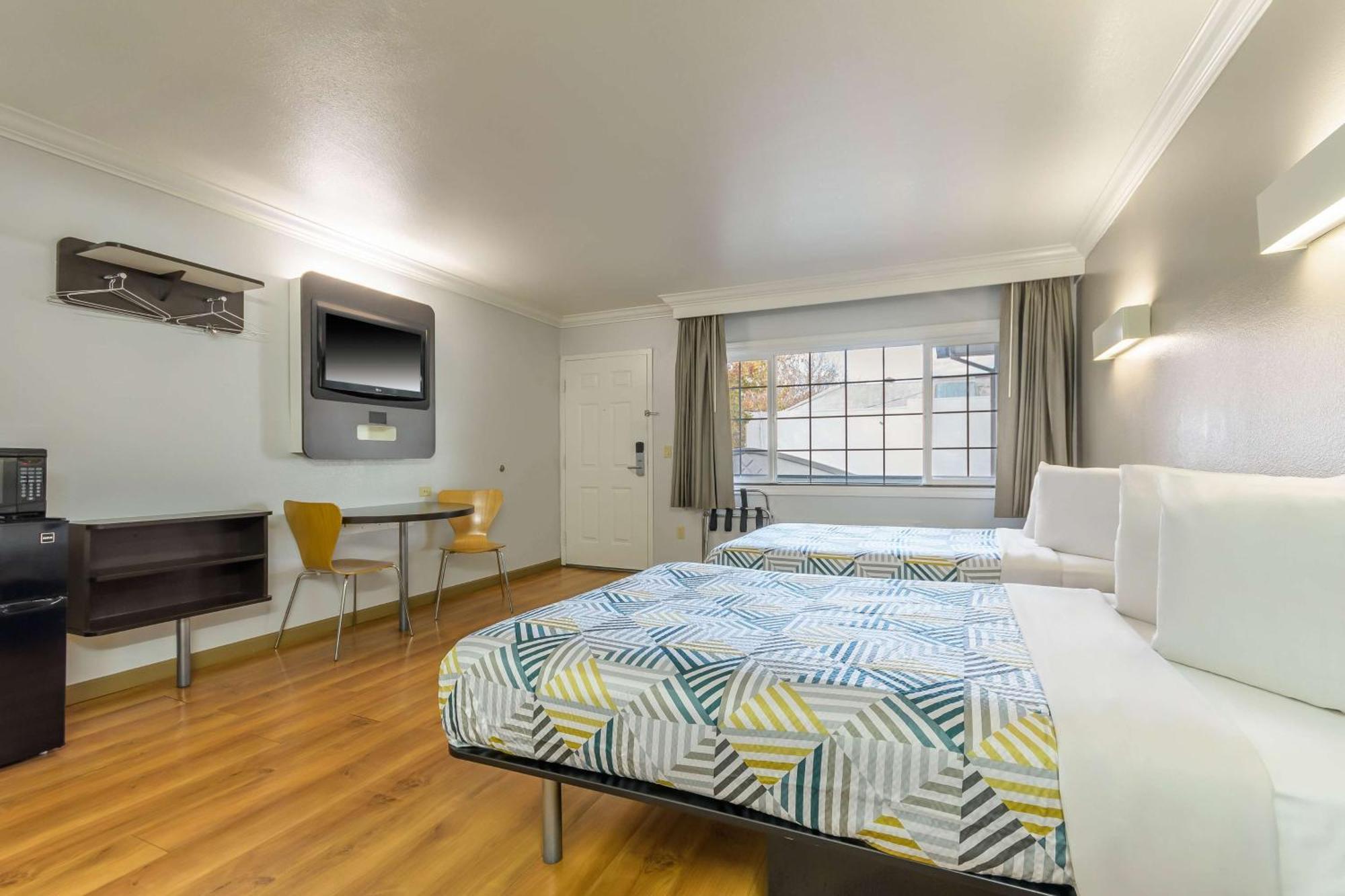 Deluxe Quadruple Room Non-Smoking