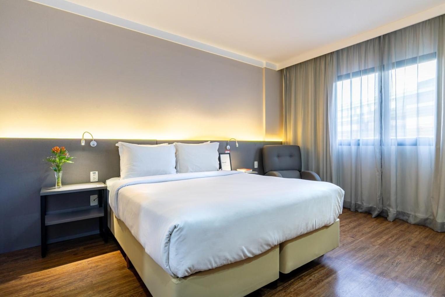 Quarto duplo de luxo com cama queen-size