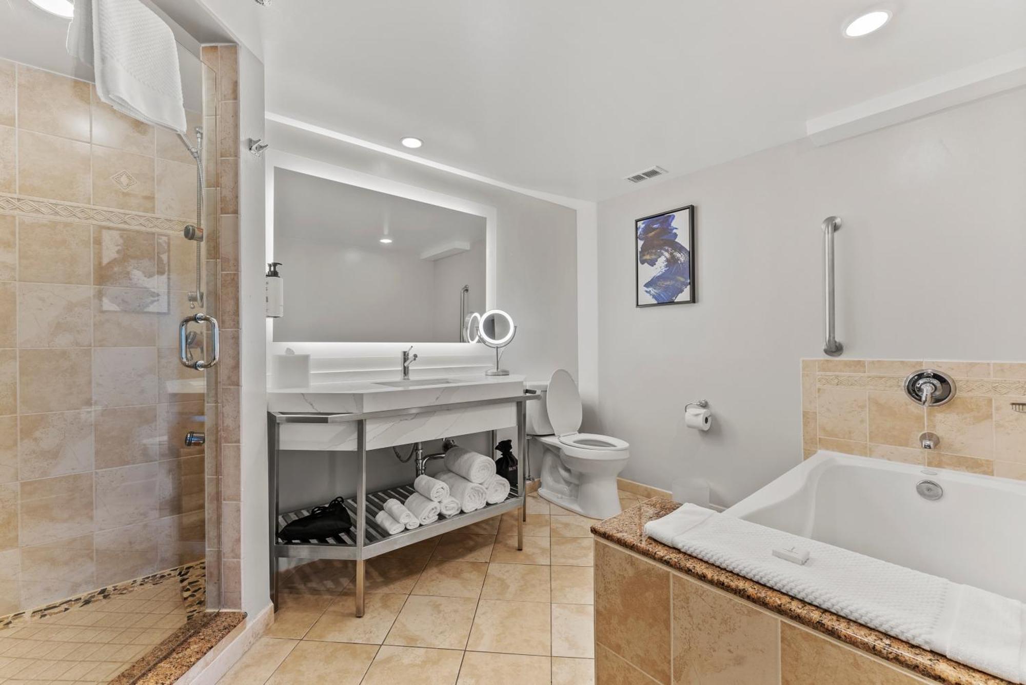 King Suite - Non-Smoking,1646897037:JPEG