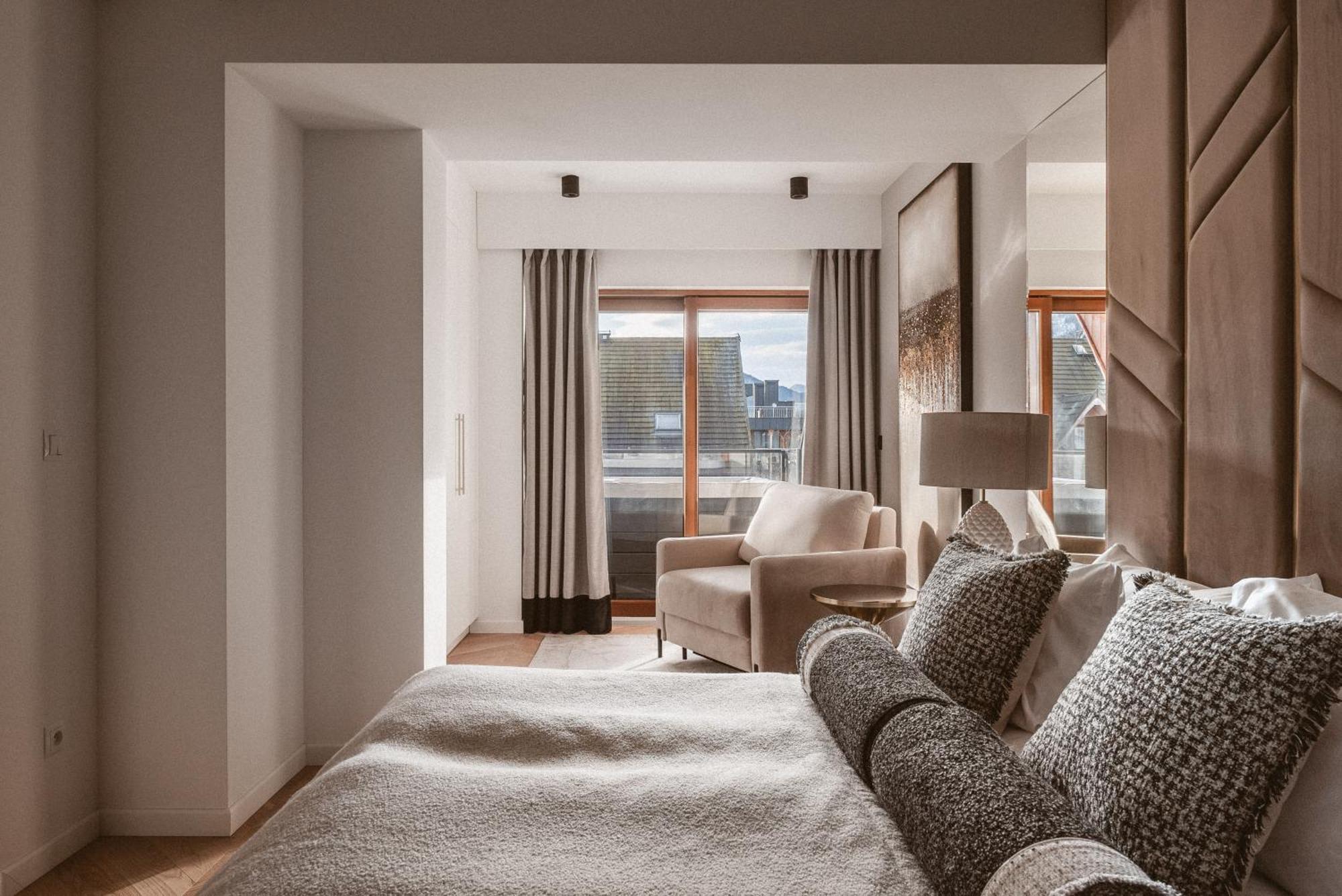 Suite with Mountain View,1643320602:JPEG
