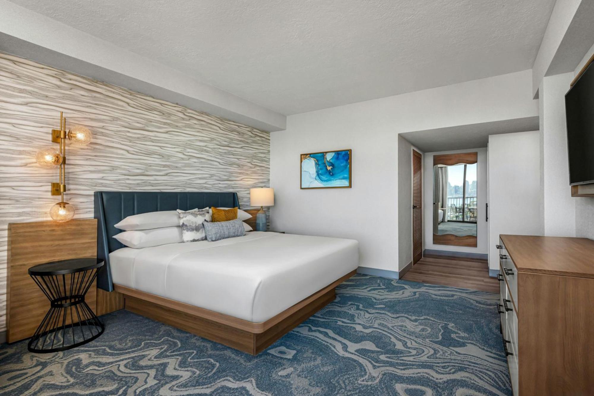 1 King Bed, Marina Tower, 1-Bedroom Suite