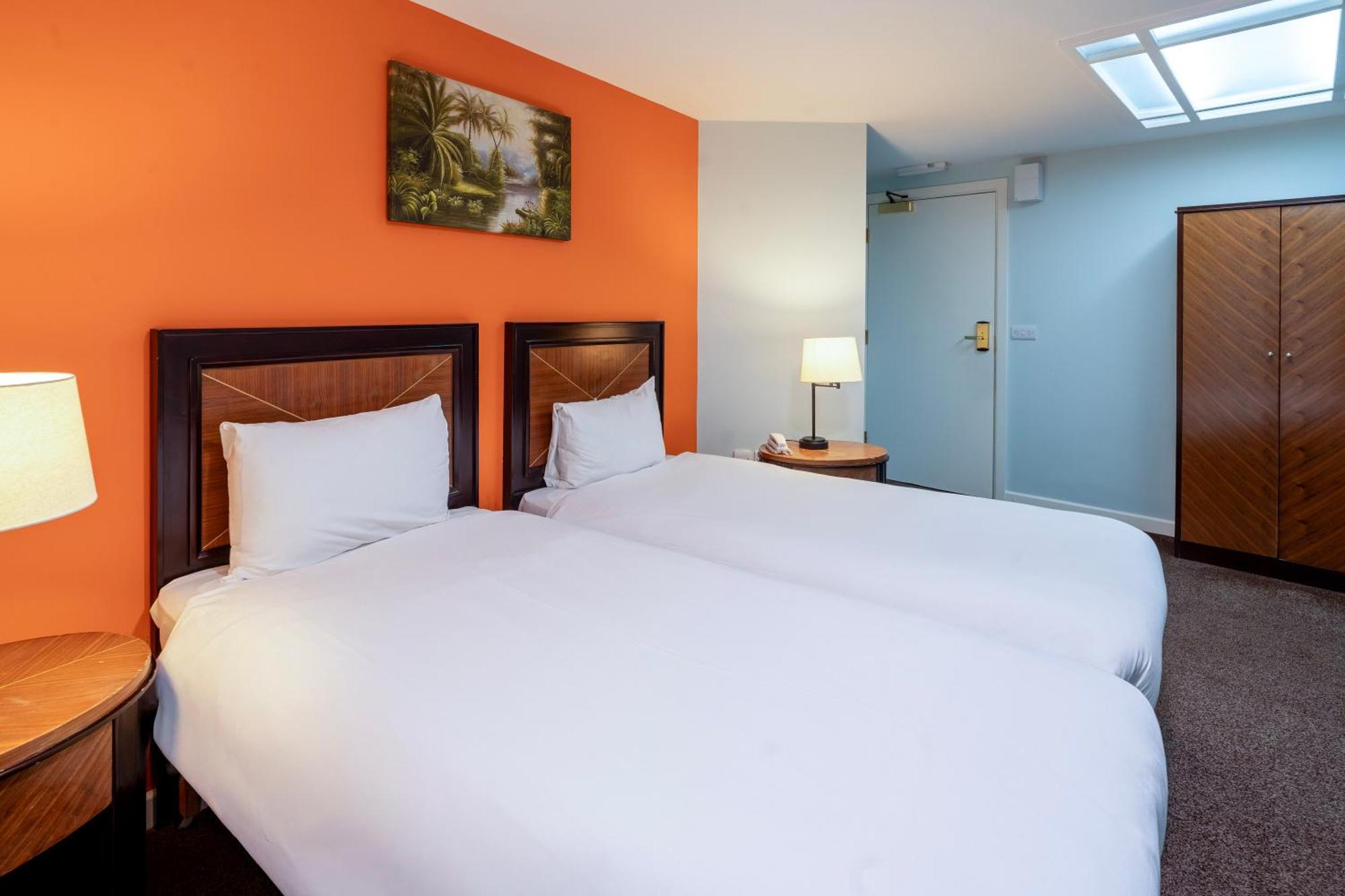 Standard Twin Room without Window