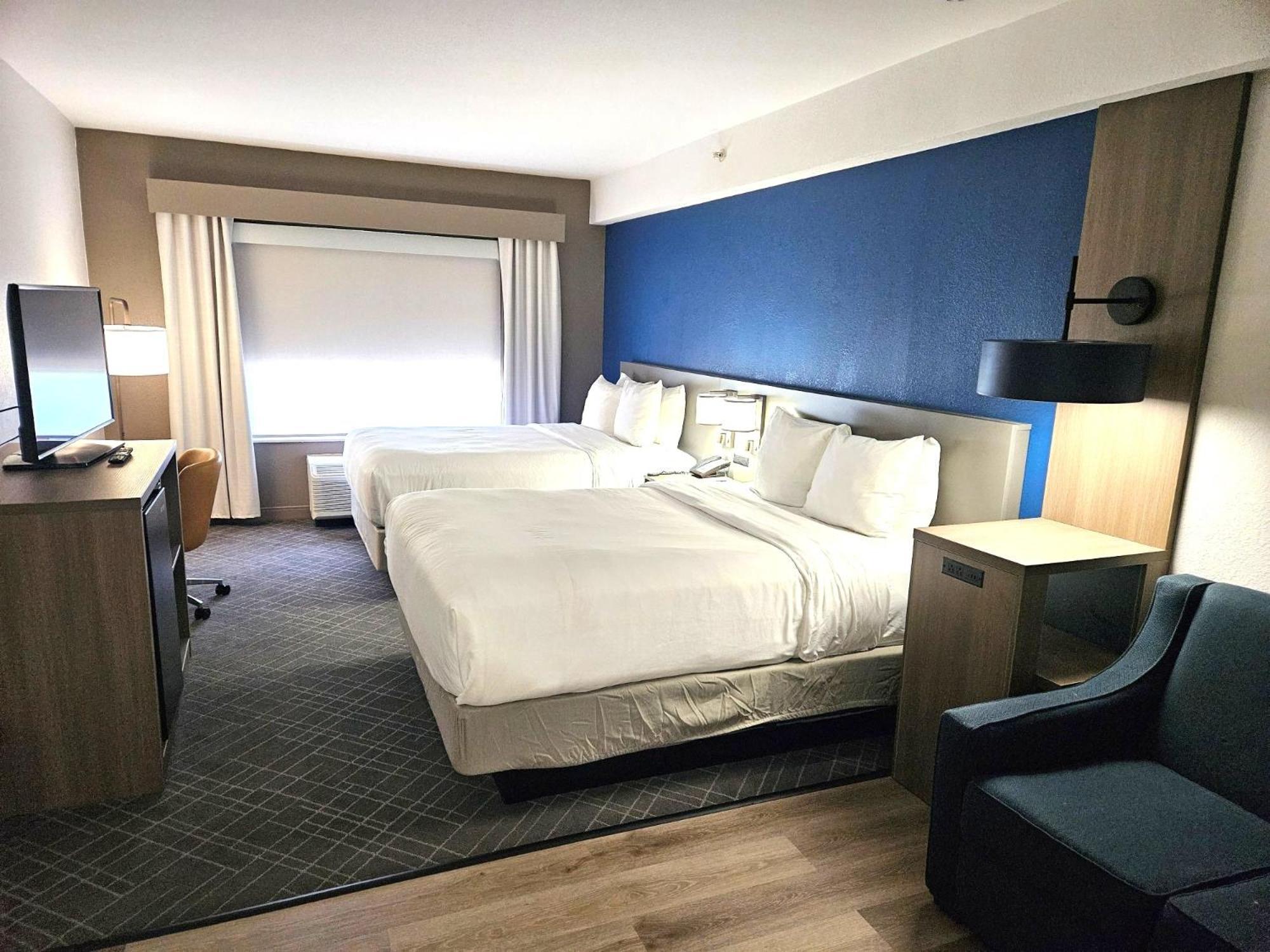 Queen Room with Two Queen Beds - Non-Smoking