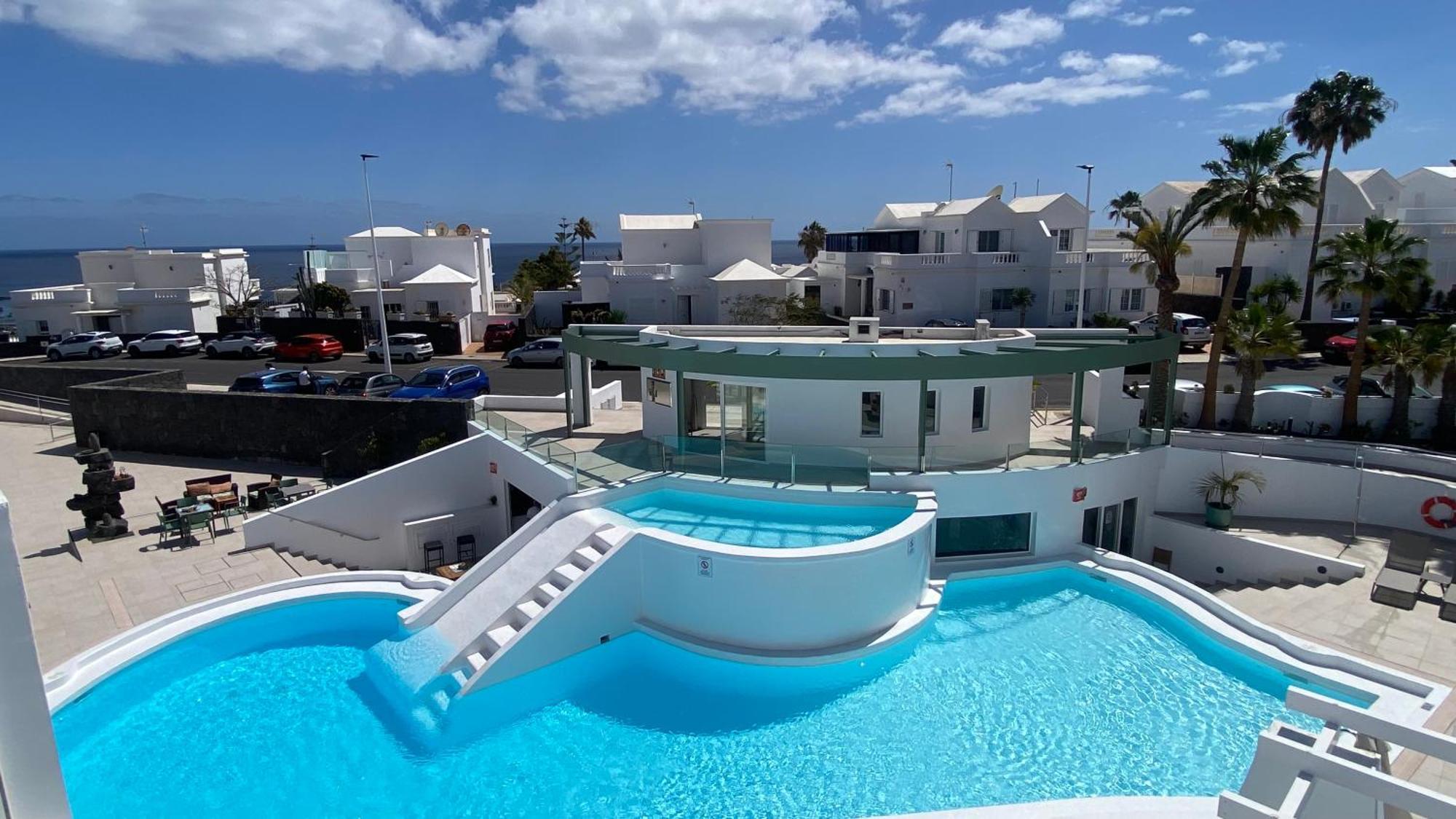 Studio Pool View