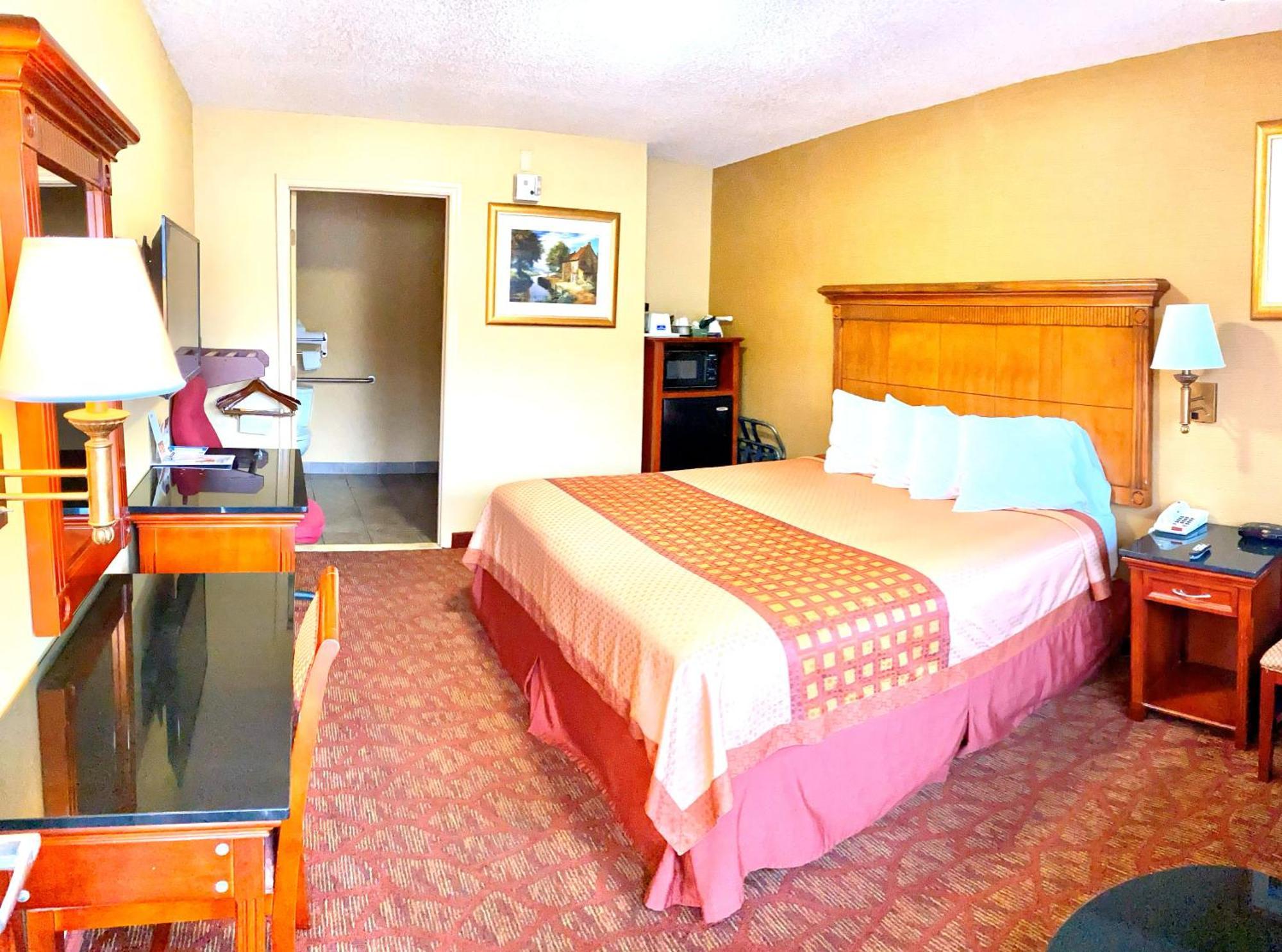 King Room with Tub - Disability Access/Non Smoking/Exterior Corridor
