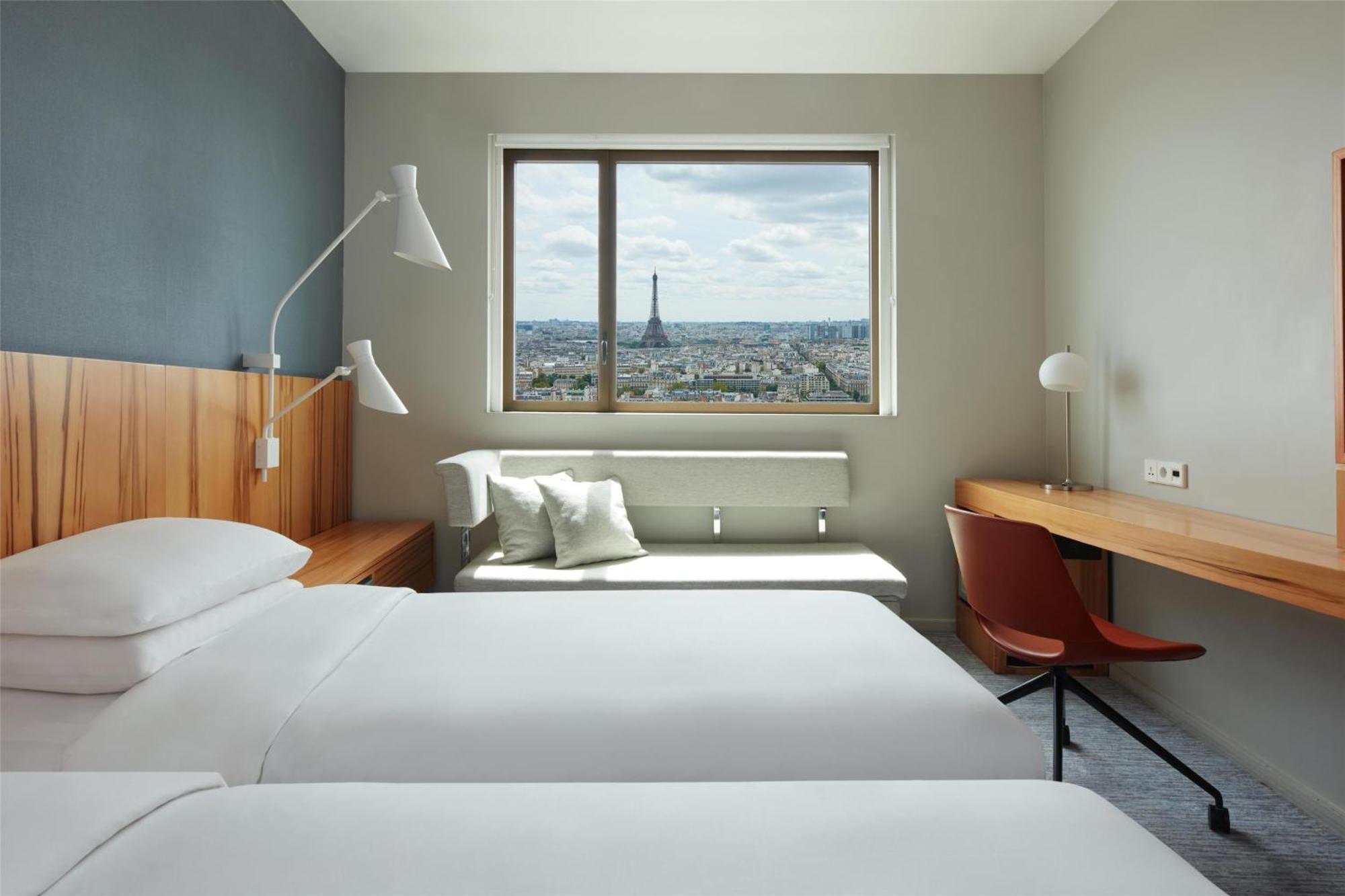 Chambre Lits Jumeaux avec Accès au Club - Étage Supérieur - Vue sur Tour Eiffel
