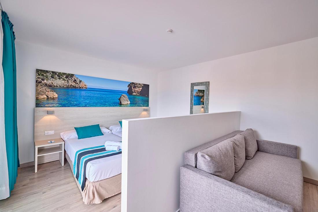 Habitación Triple Premium con balcón
