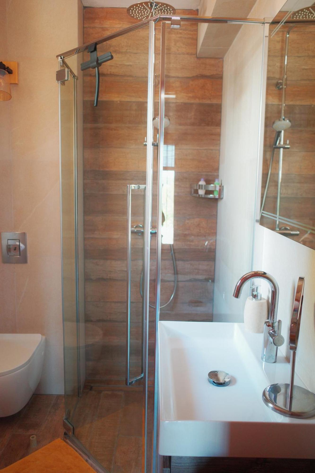 Double or Twin Room Private Bathroom