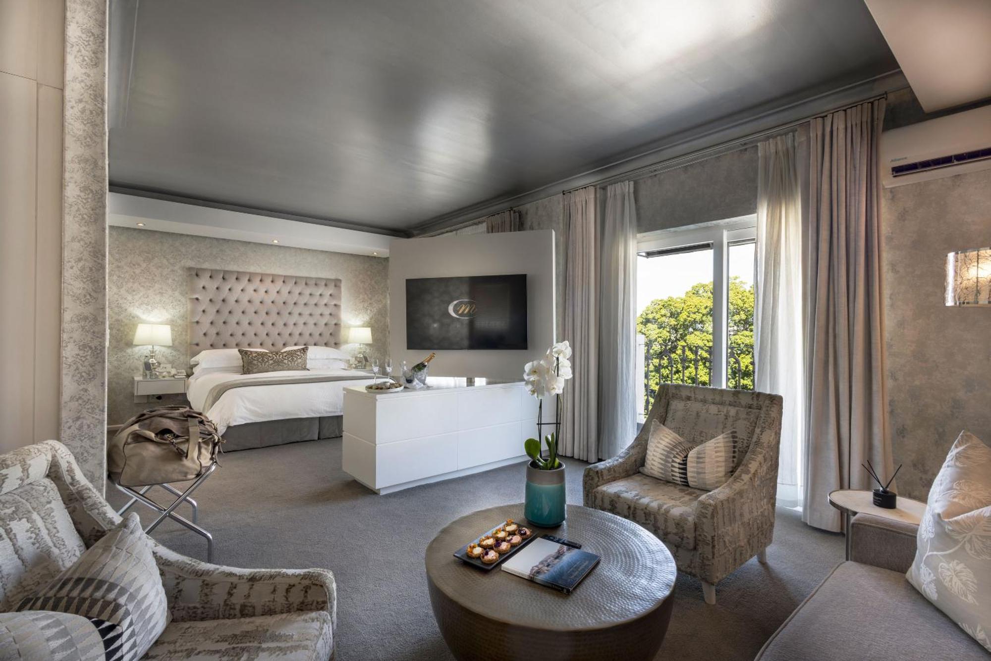Suite with Table Mountain View,1687453815:JPEG