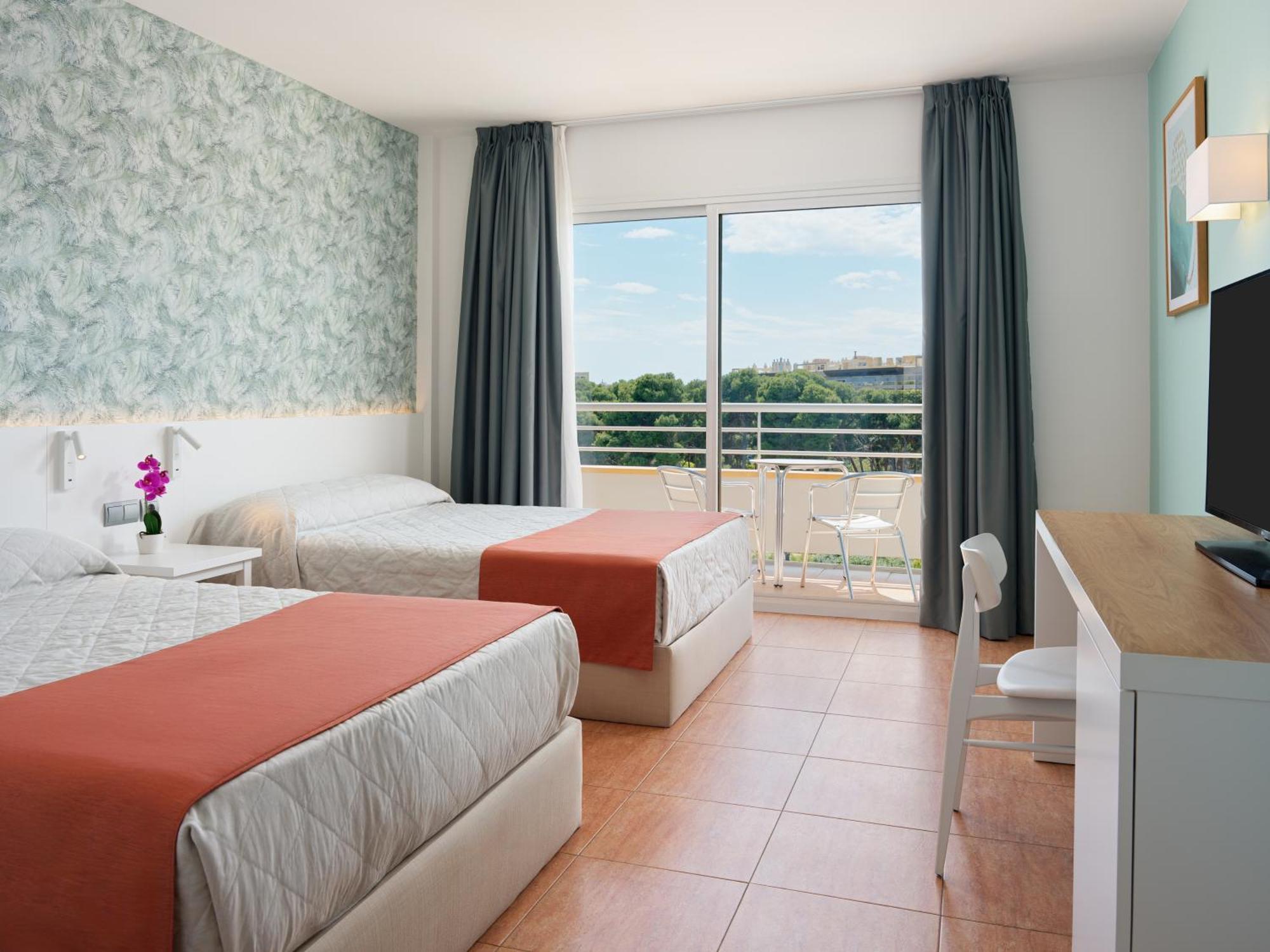 Standard Room with view (2 adults + 1 child),1587496355:JPEG
