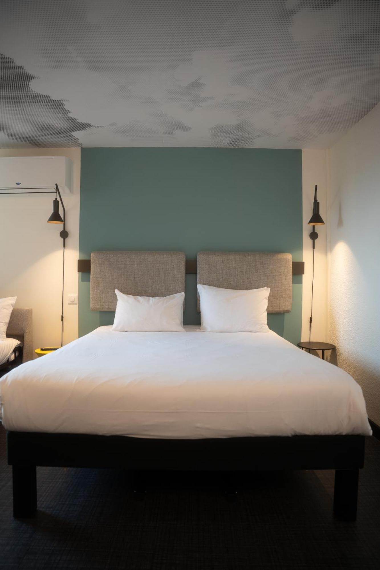 Quarto Standard com 1 Cama de Casal e 1 Cama Individual