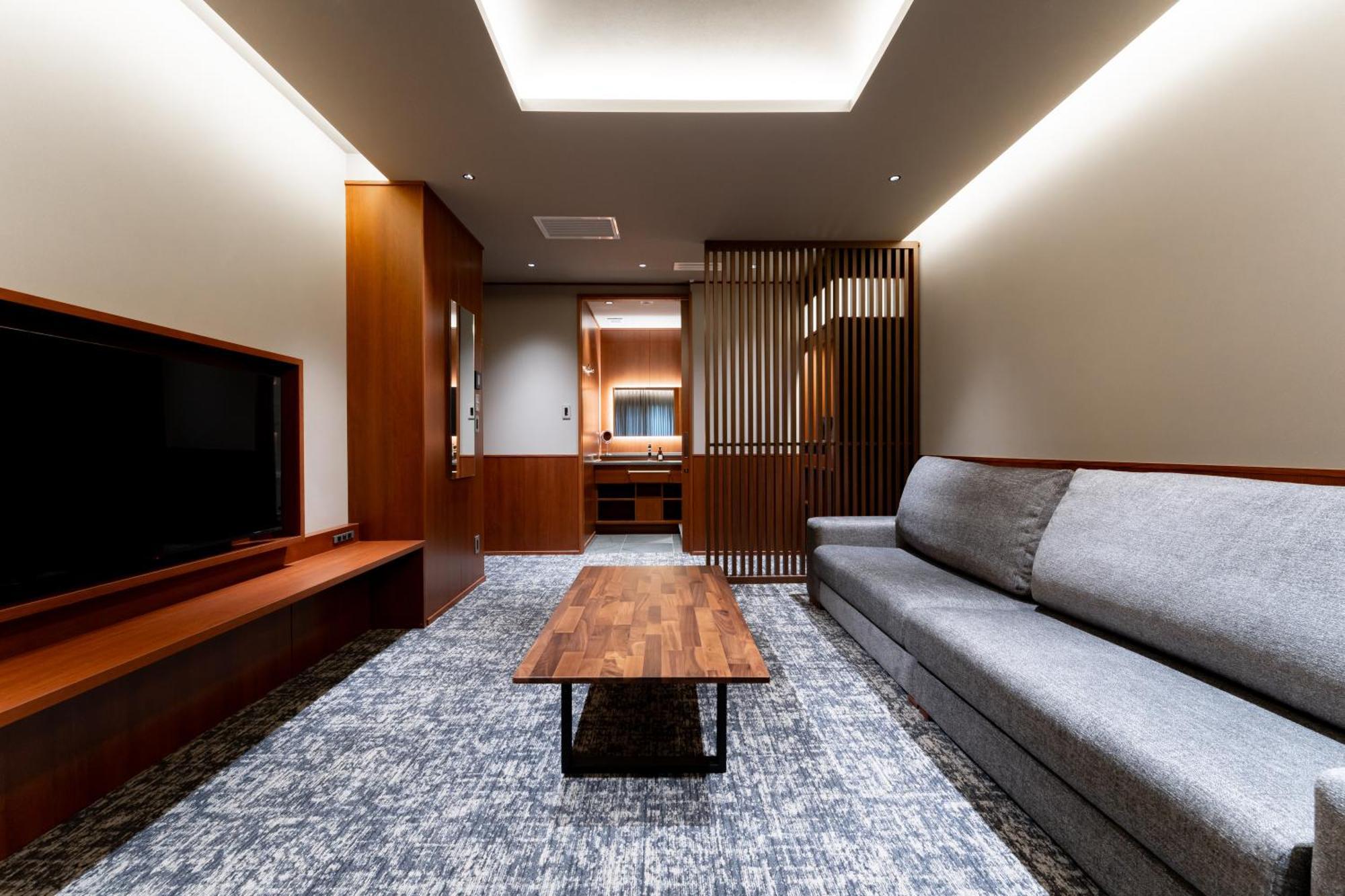 Executive Suite,1697877167:JPEG