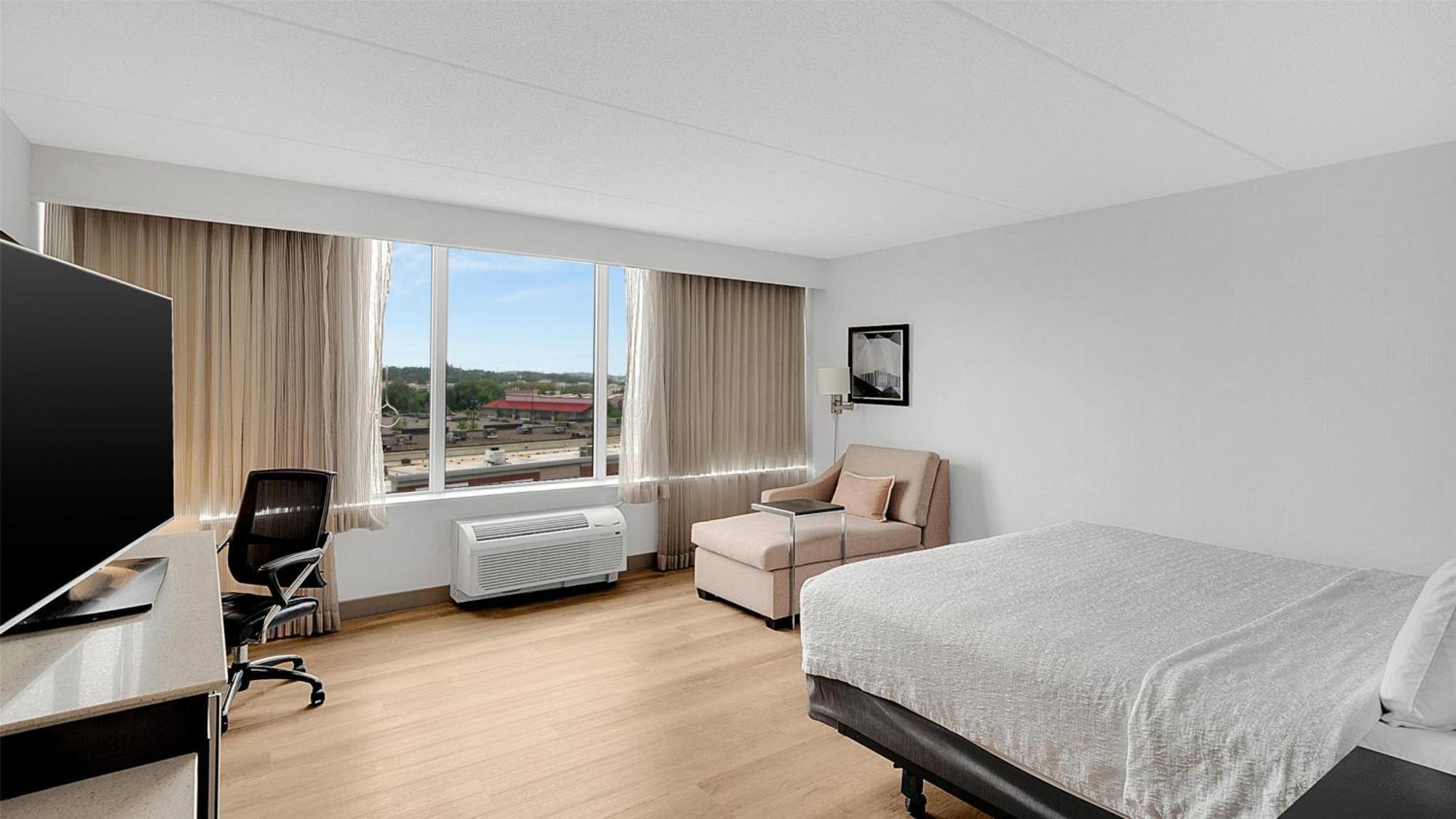 King Room - Non-Smoking,1699028870:JPEG