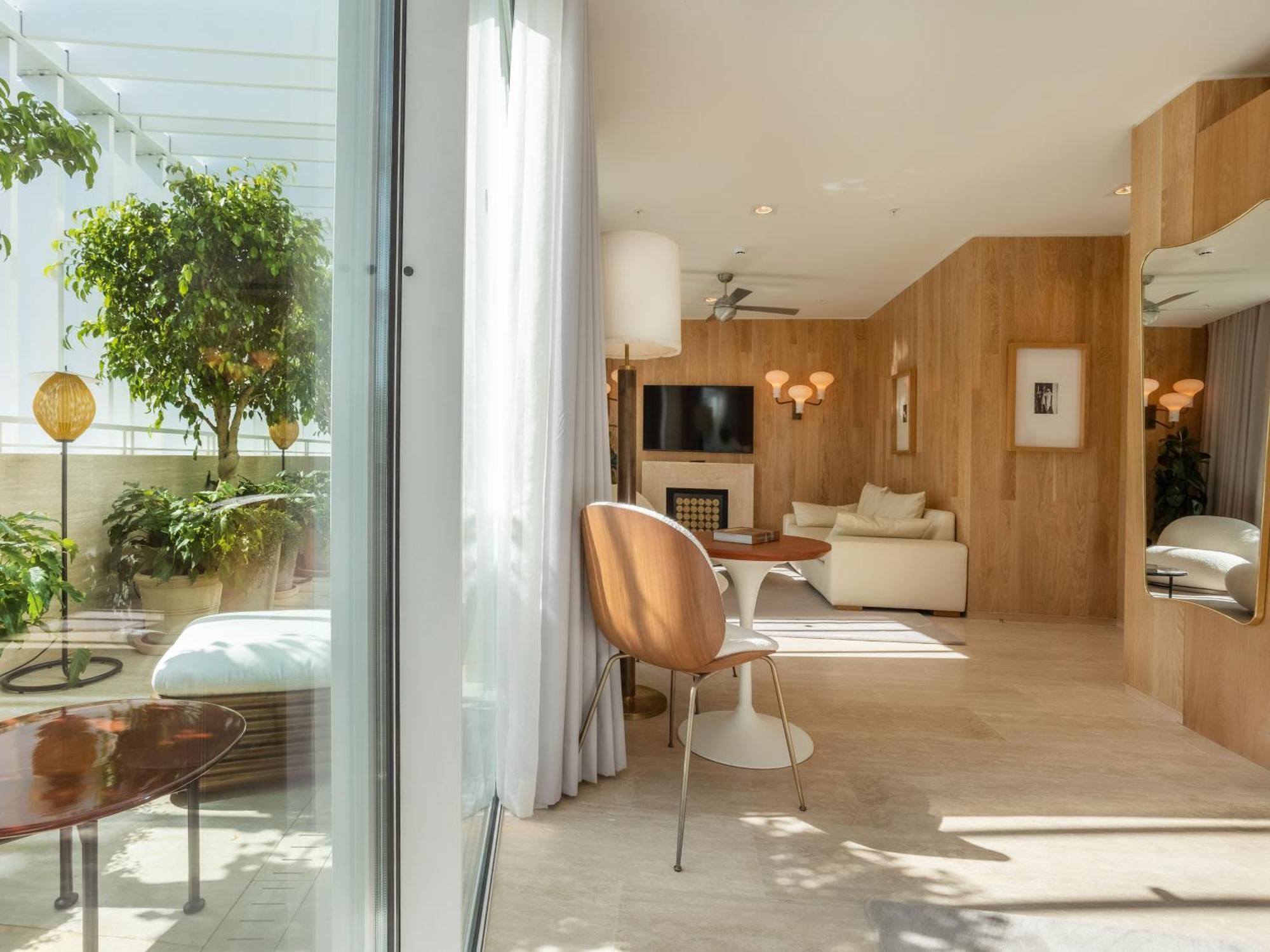 Contemporary Suite Balcony