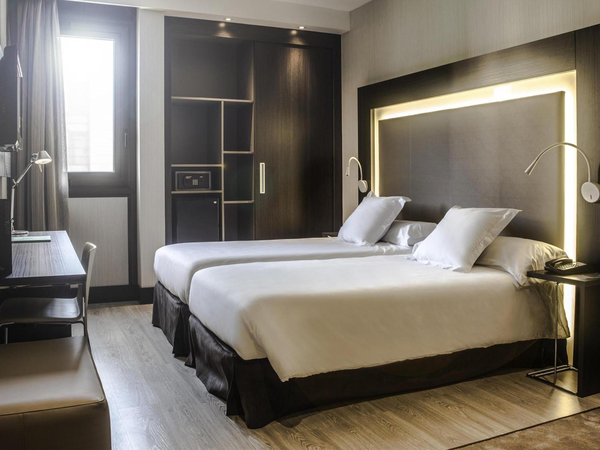 Standard Twin Room with Sofa,1706271416:JPEG