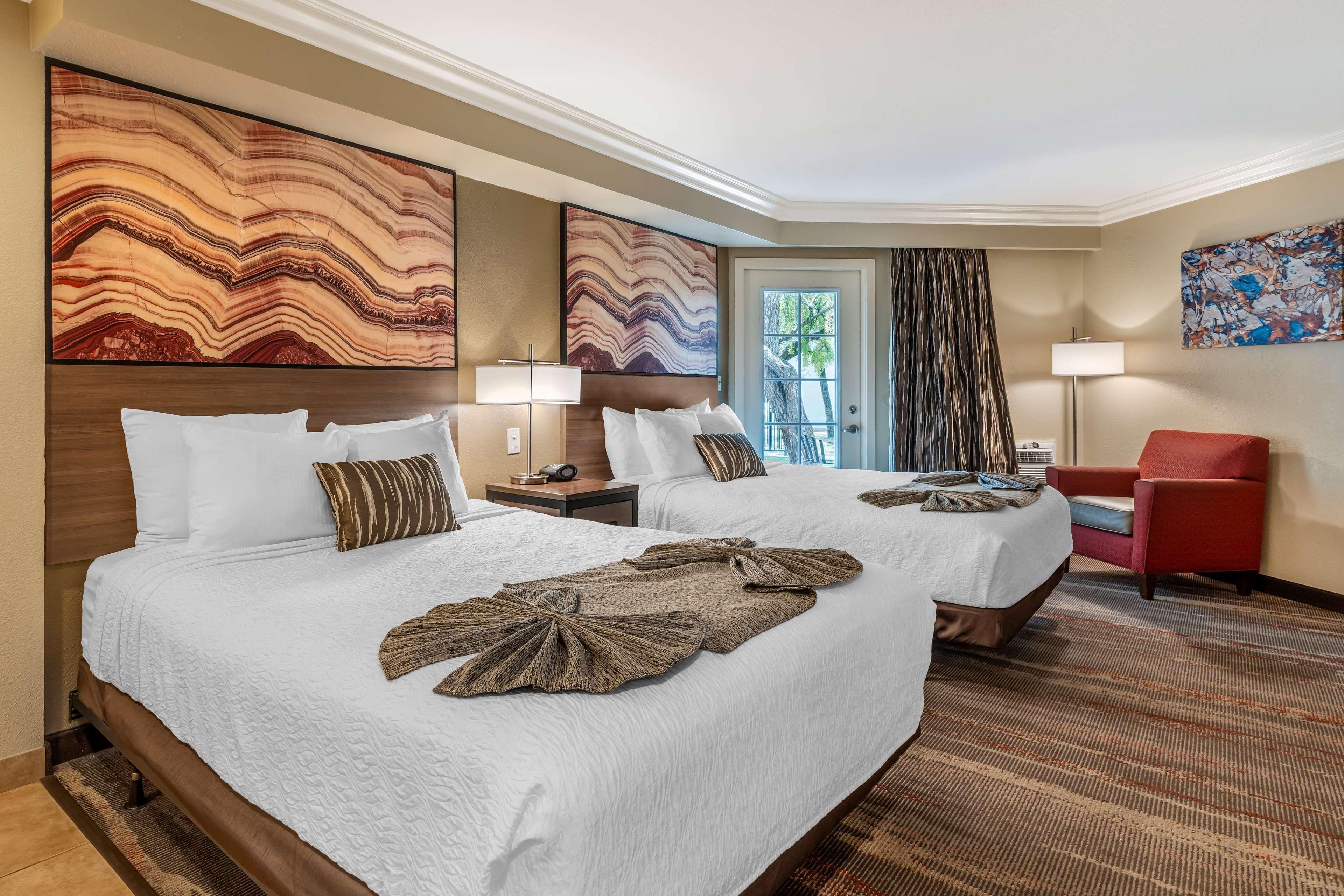 Queen Room Two Queen Beds Balcony Non Smoking