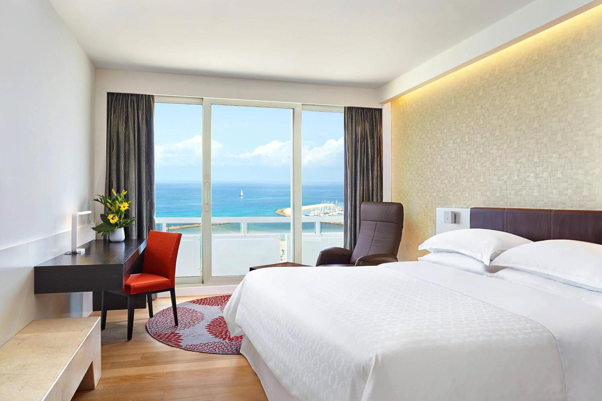 Premium Queen Room Balcony Seafront or Mid Floor