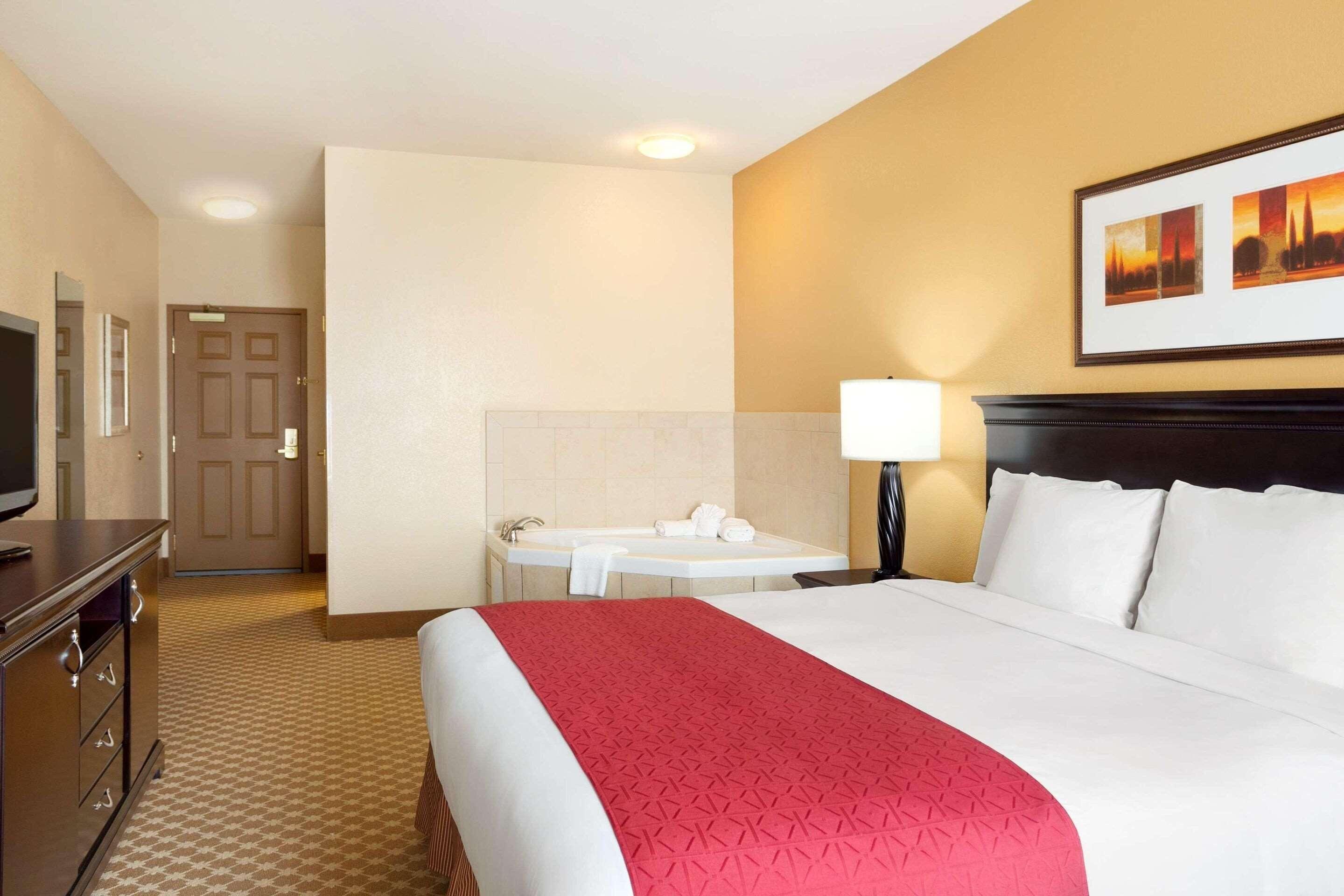 King Suite with Spa Bath