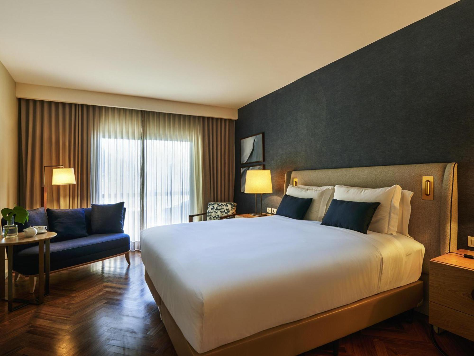 Fairmont King Room City View