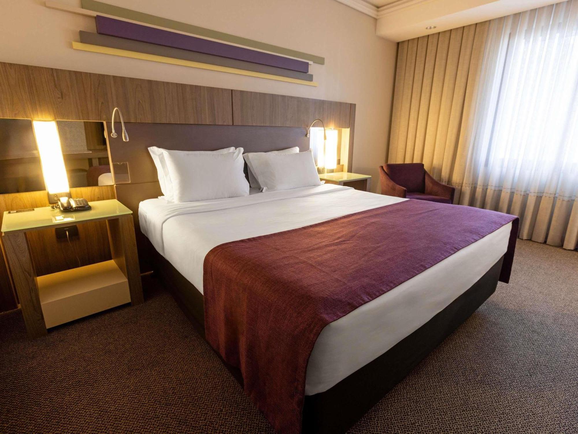 Luxury Room - One Queen Bed,1730027847:JPEG