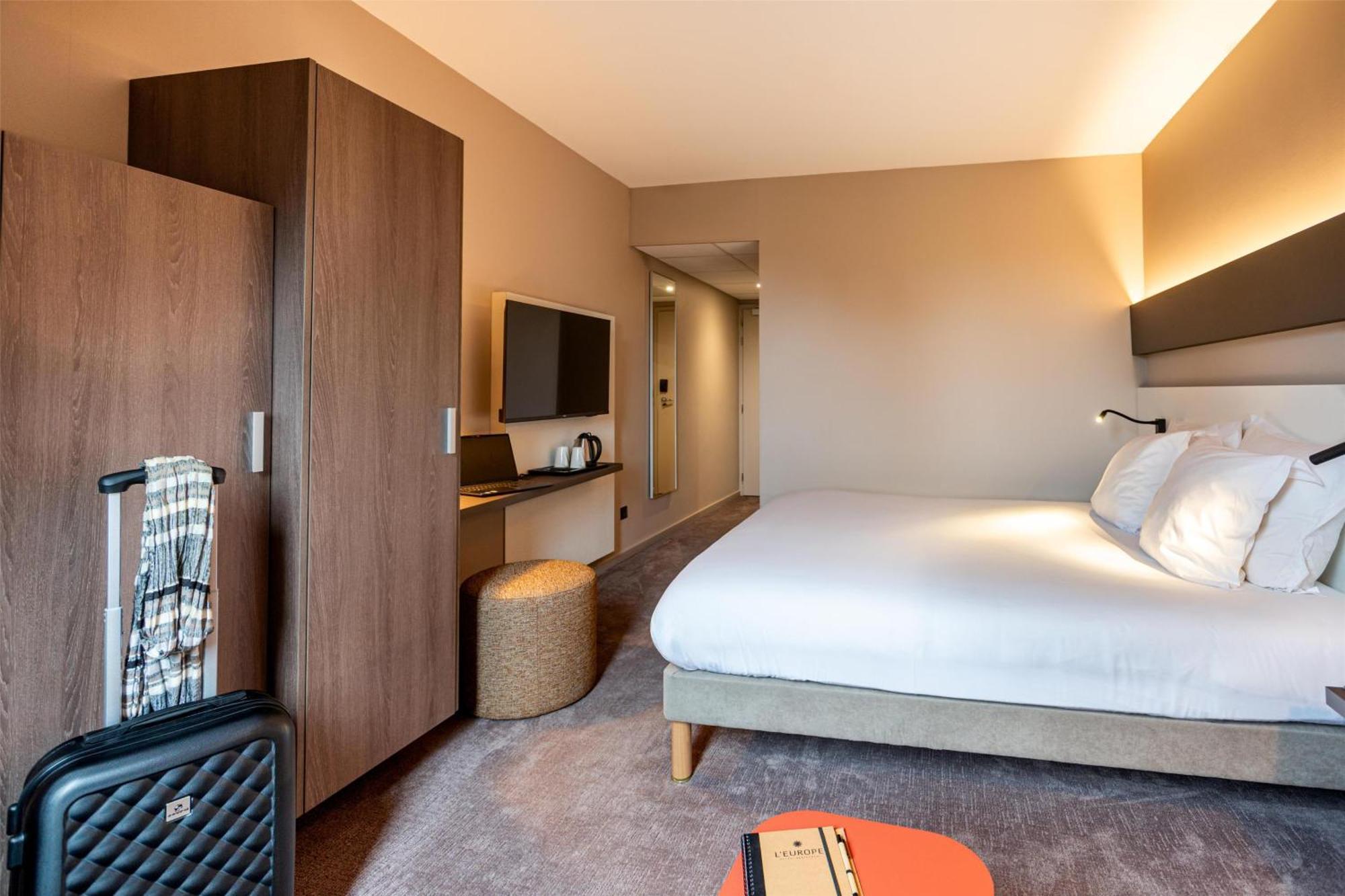 Comfort Room One Queen Bed One Single Bed Non-Smoking