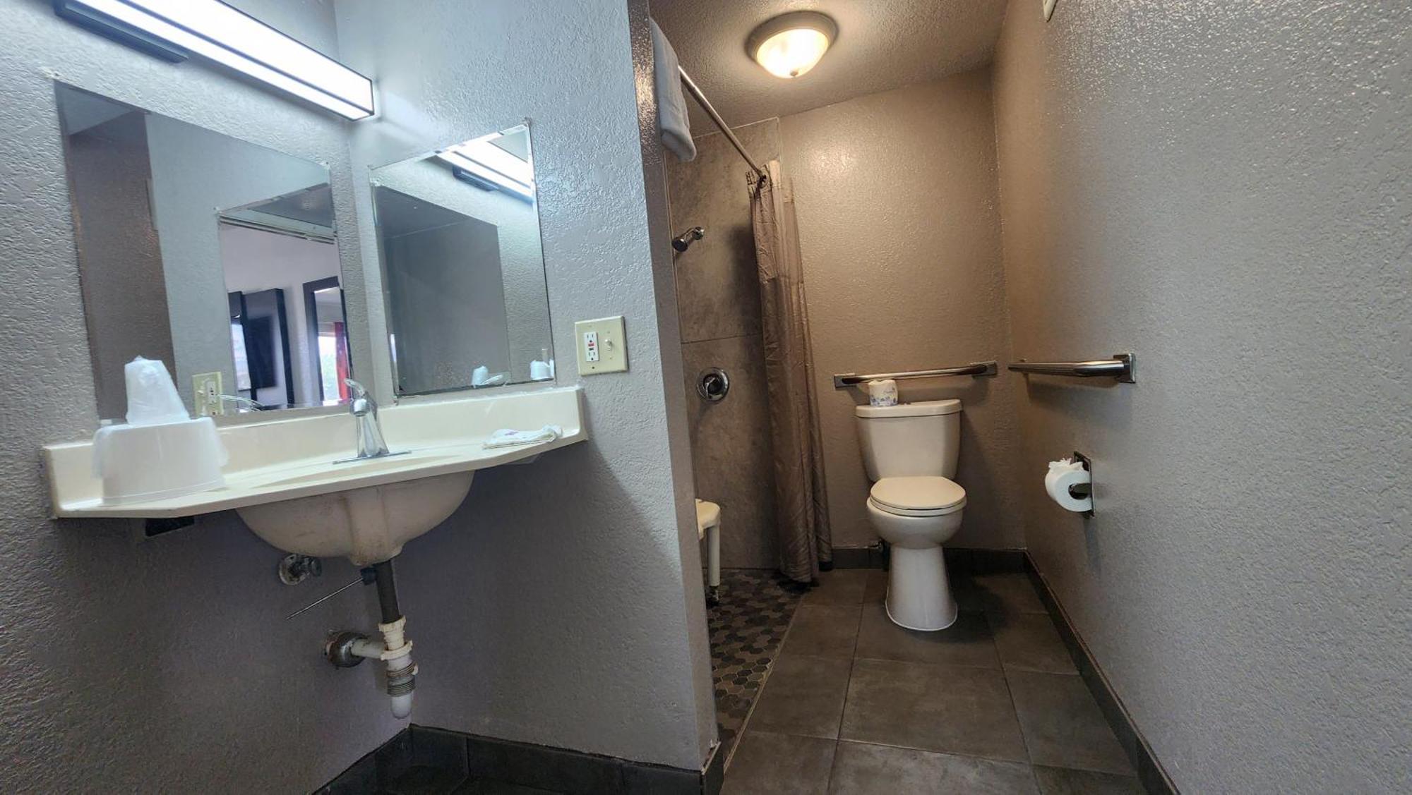 Queen Room Disability Access Smoking