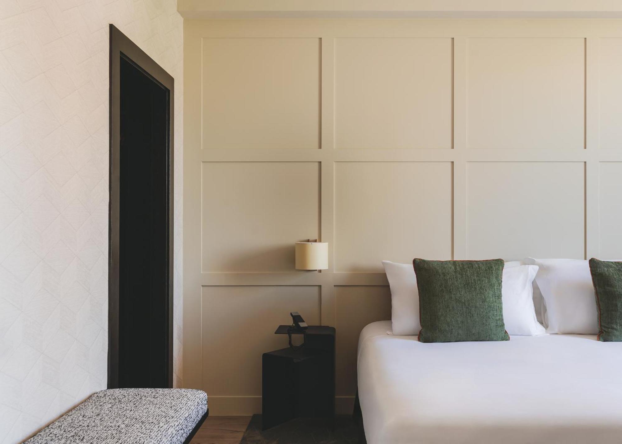 Suite,1742584875:JPEG