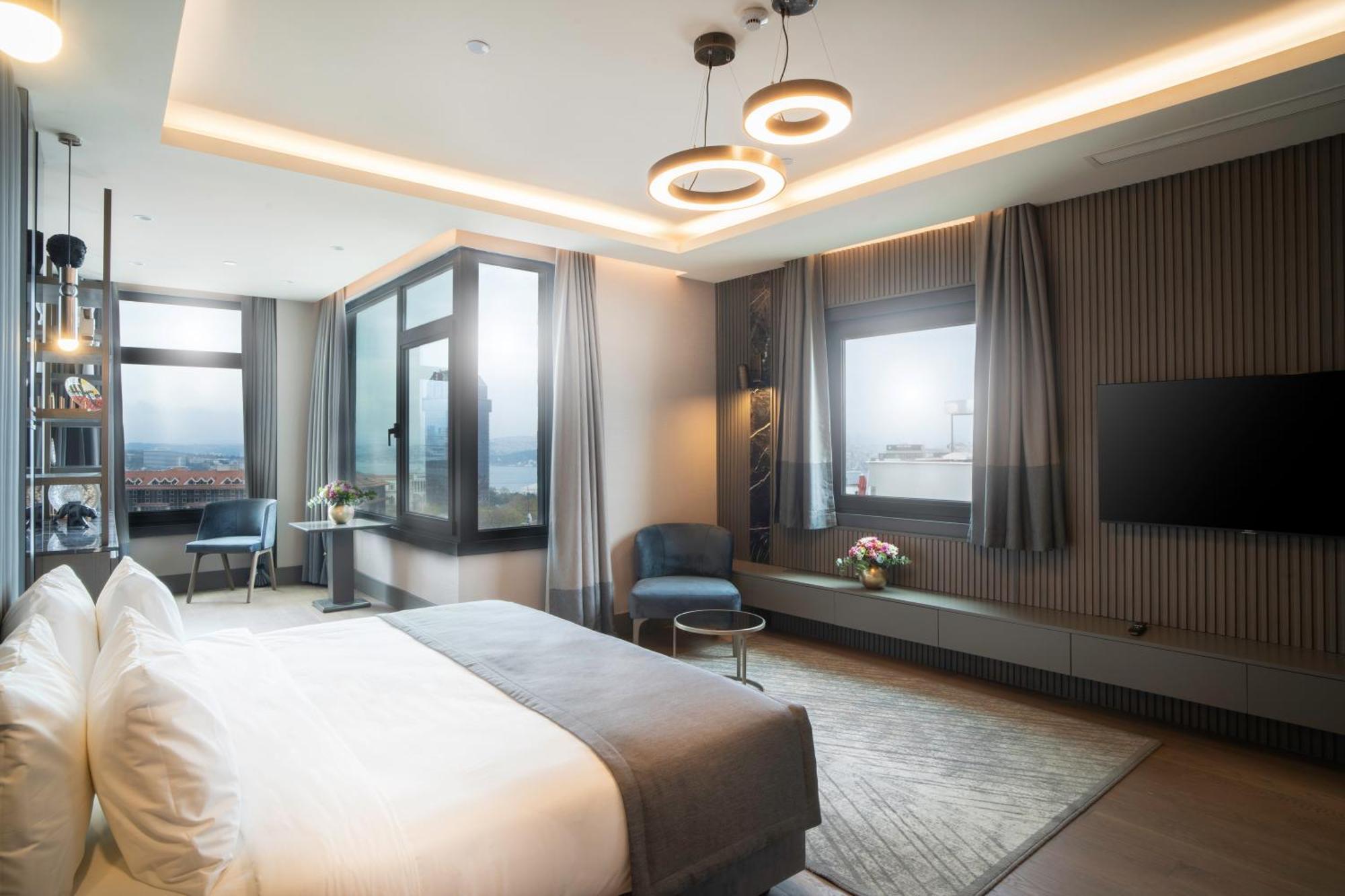 Suite met Kingsize Bed en Uitzicht op Zee