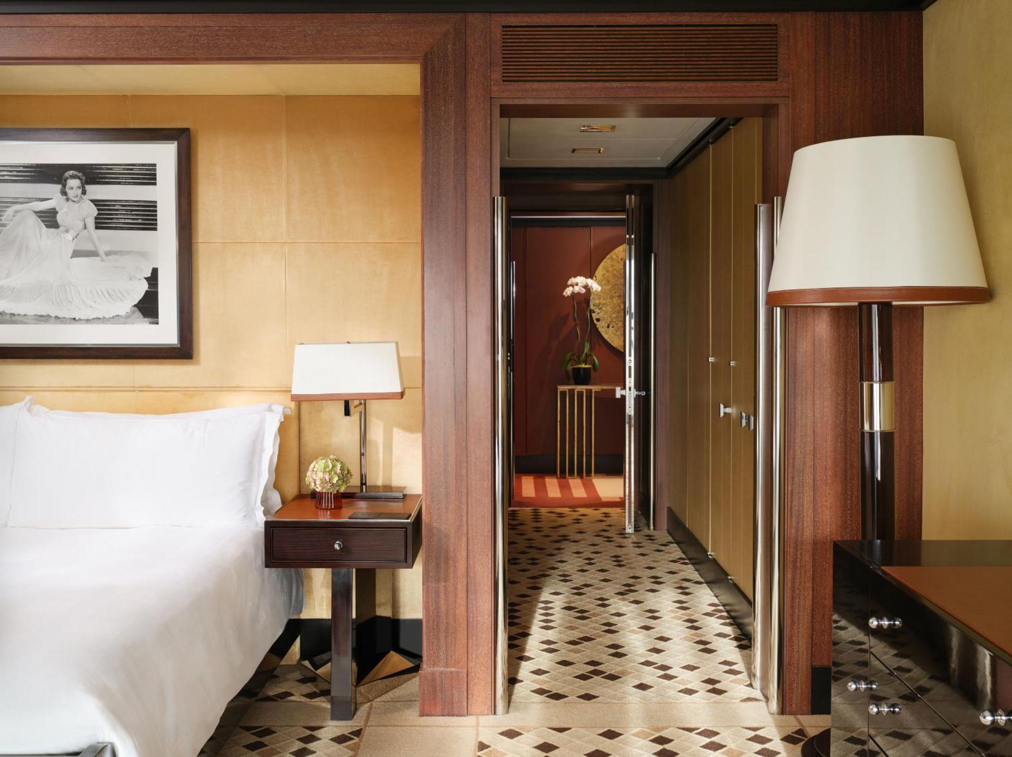 London Balcony Suite,1742762626:JPEG