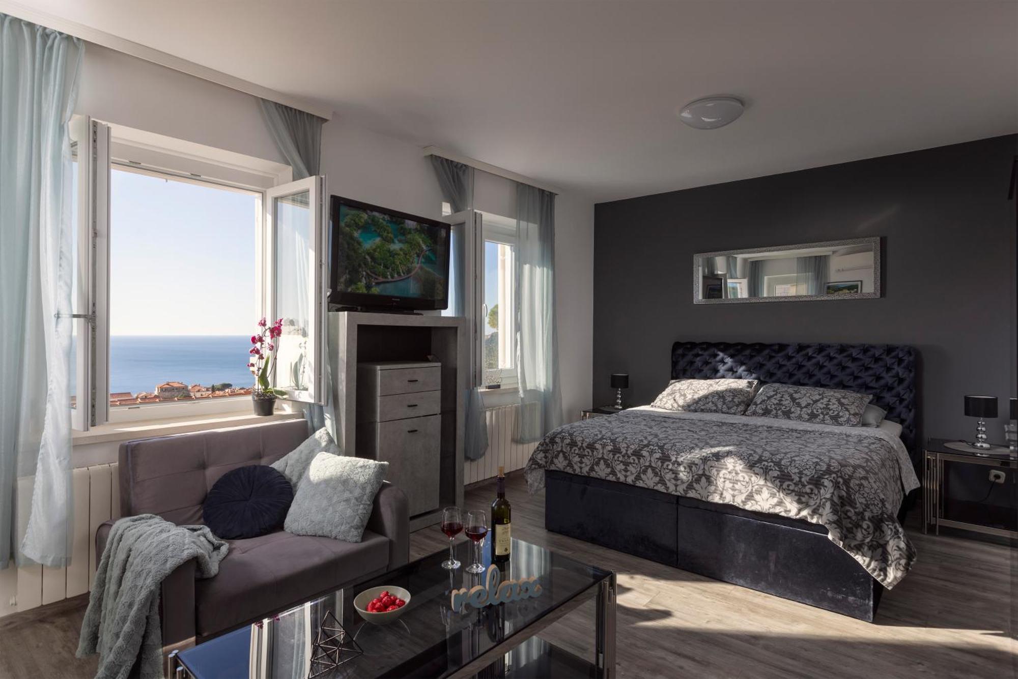 Studio with Sea View,1742899918:JPEG