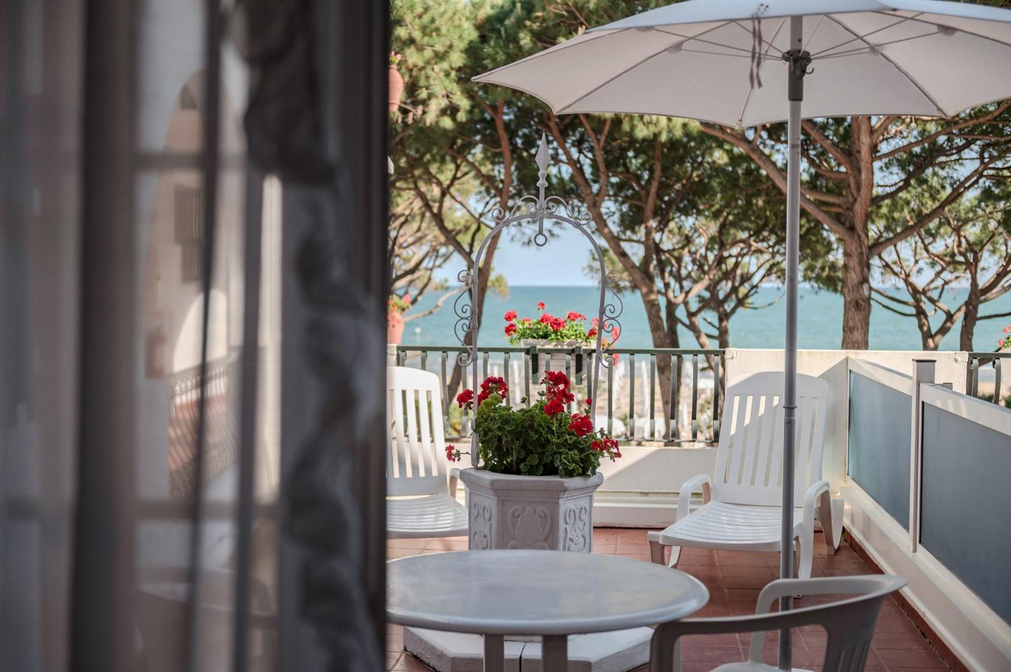 Deluxe Double or Twin Room Sea View