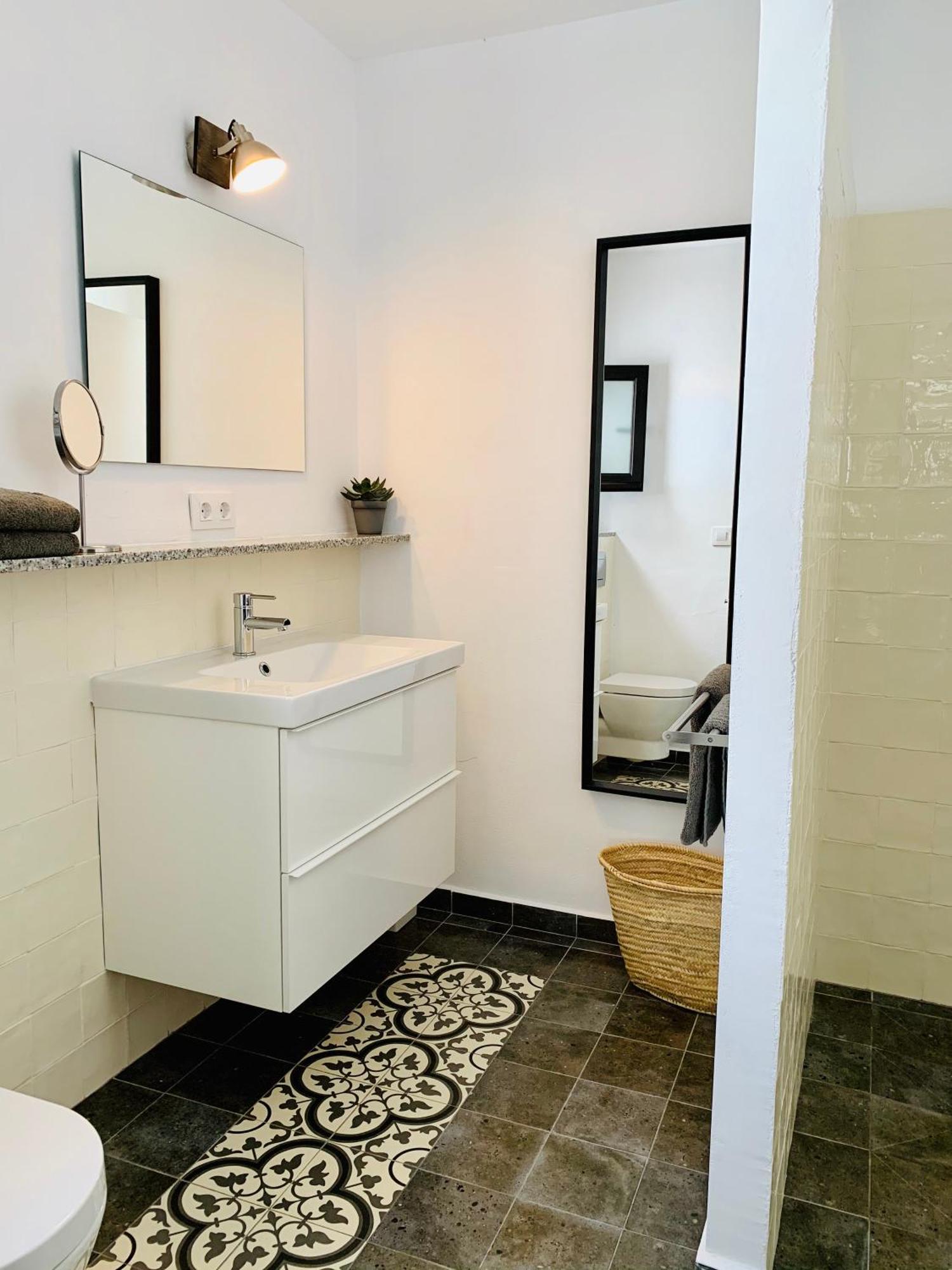 Twin Room Bathroom