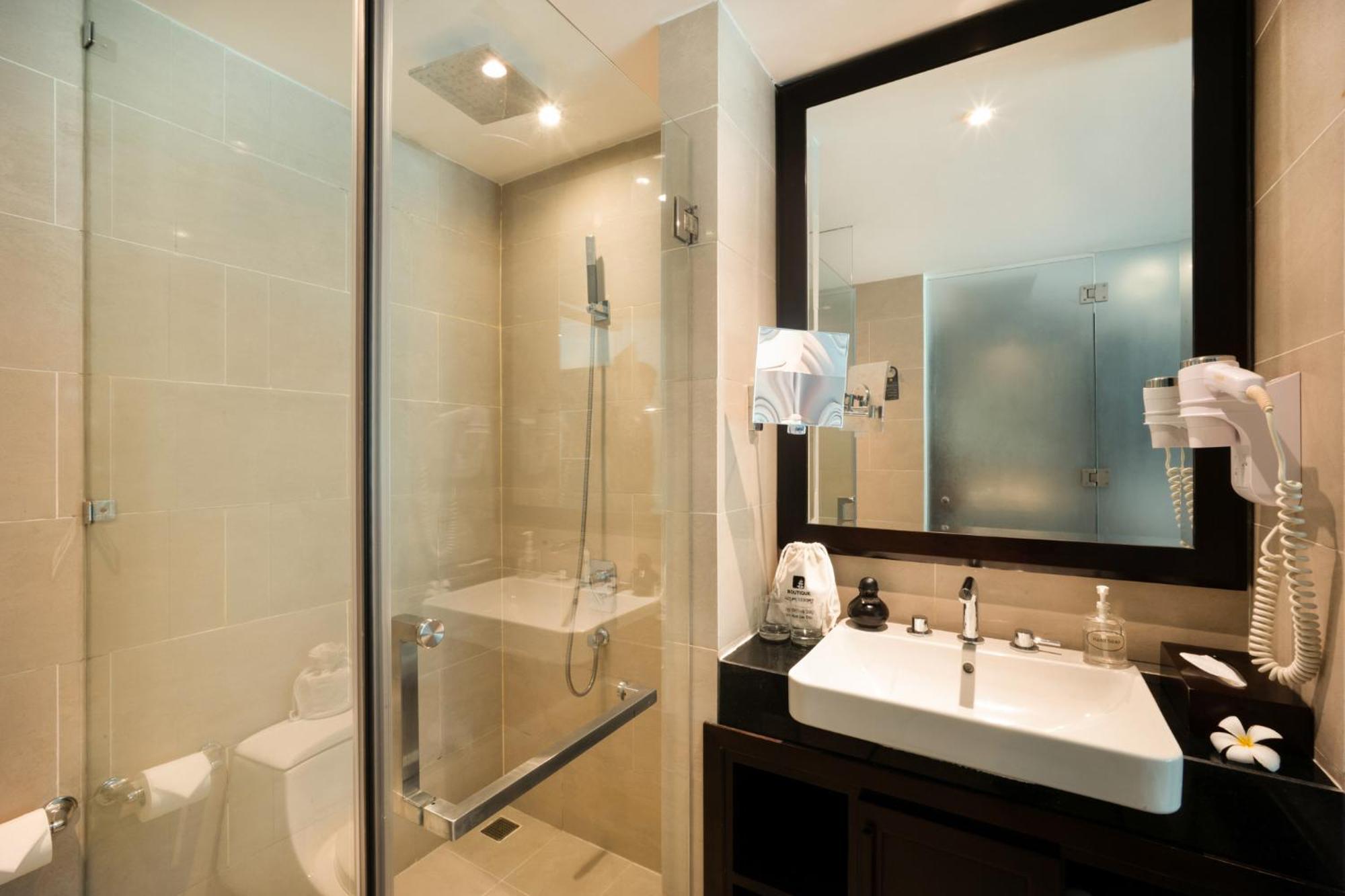 Premier Deluxe Room with Pool or Garden View