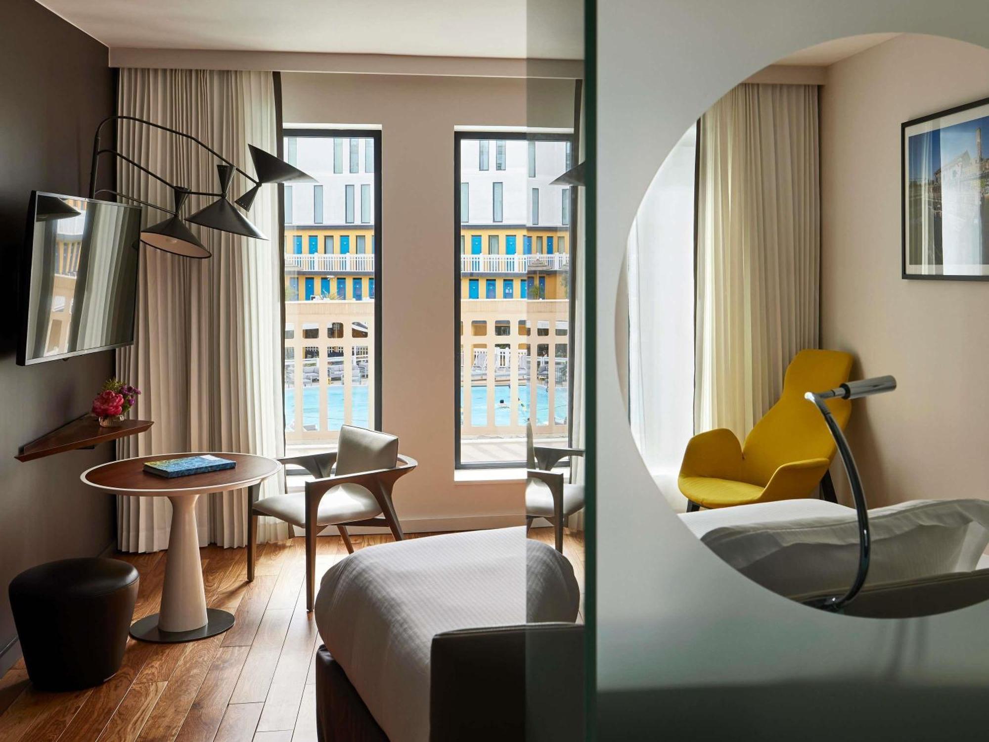Deluxe King Room with Pool View,1758379161:JPEG