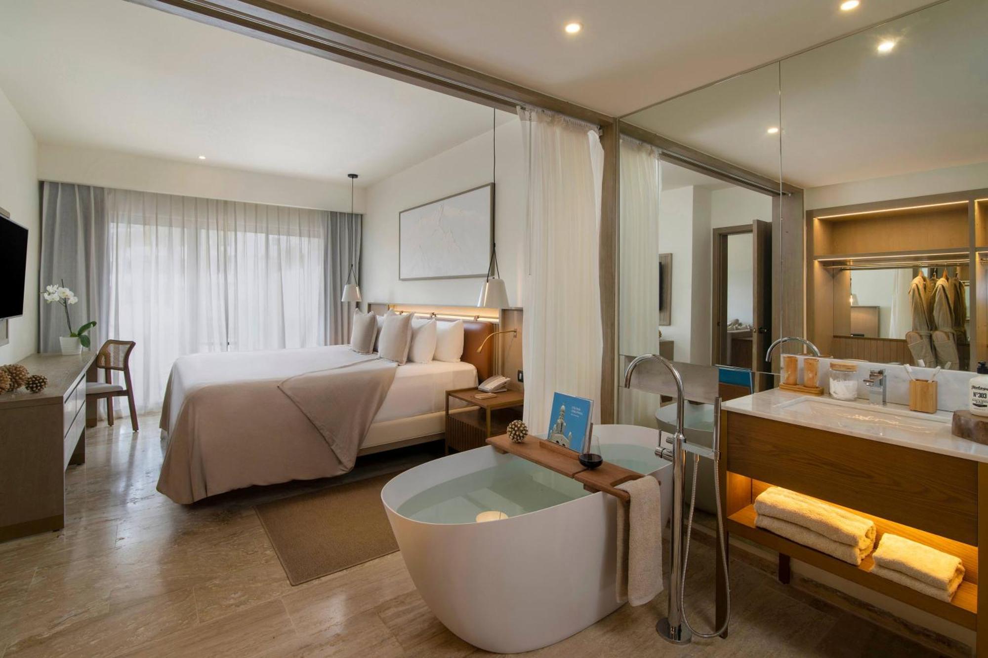 Master Suite Deluxe,1758534572:JPEG