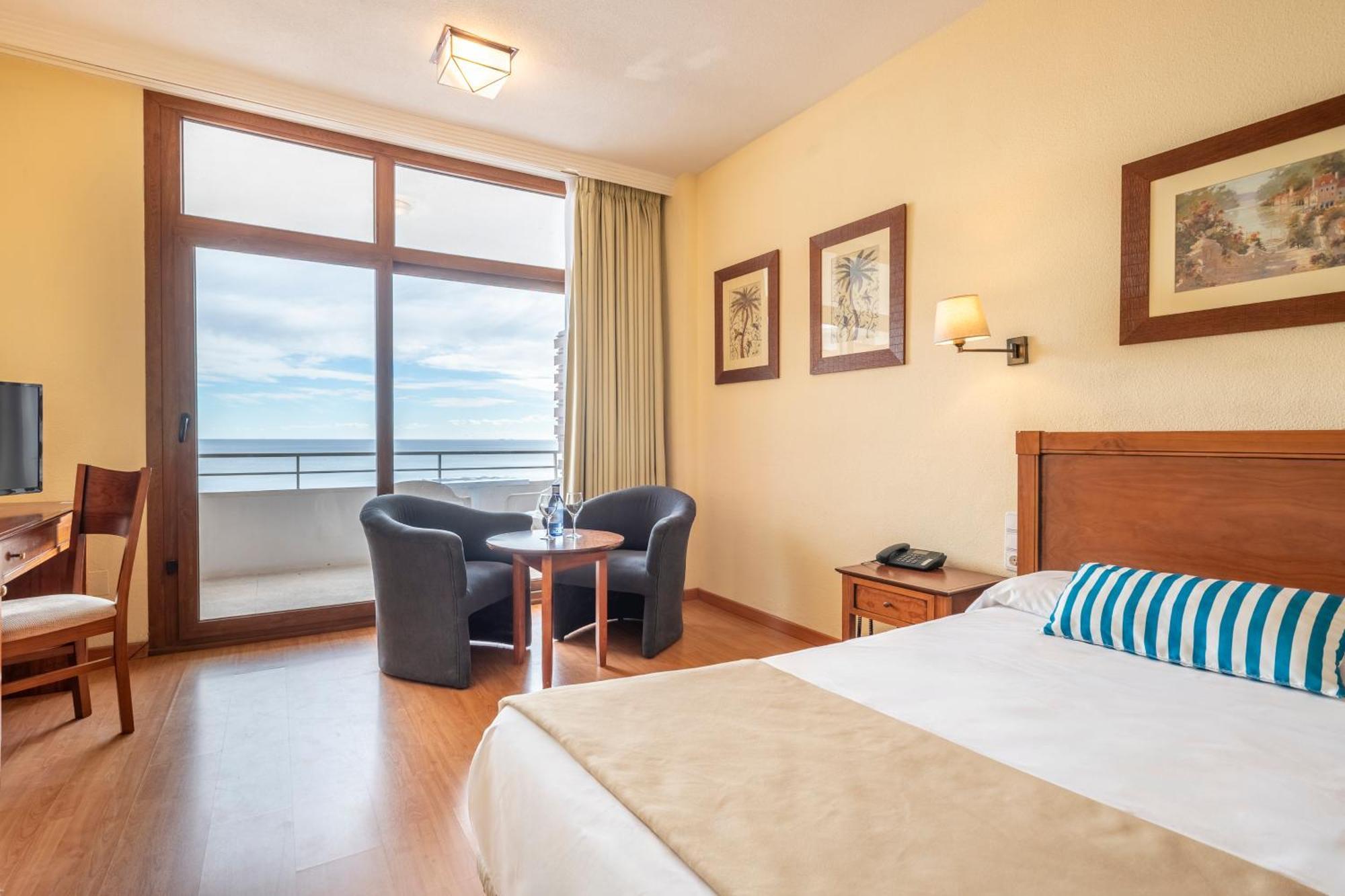 Deluxe Driepersoonskamer met Uitzicht op Zee