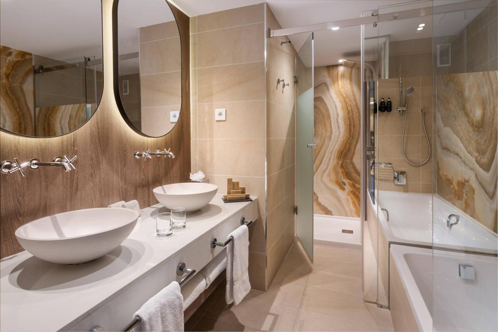 The Level Premium Room,1765152403:JPEG