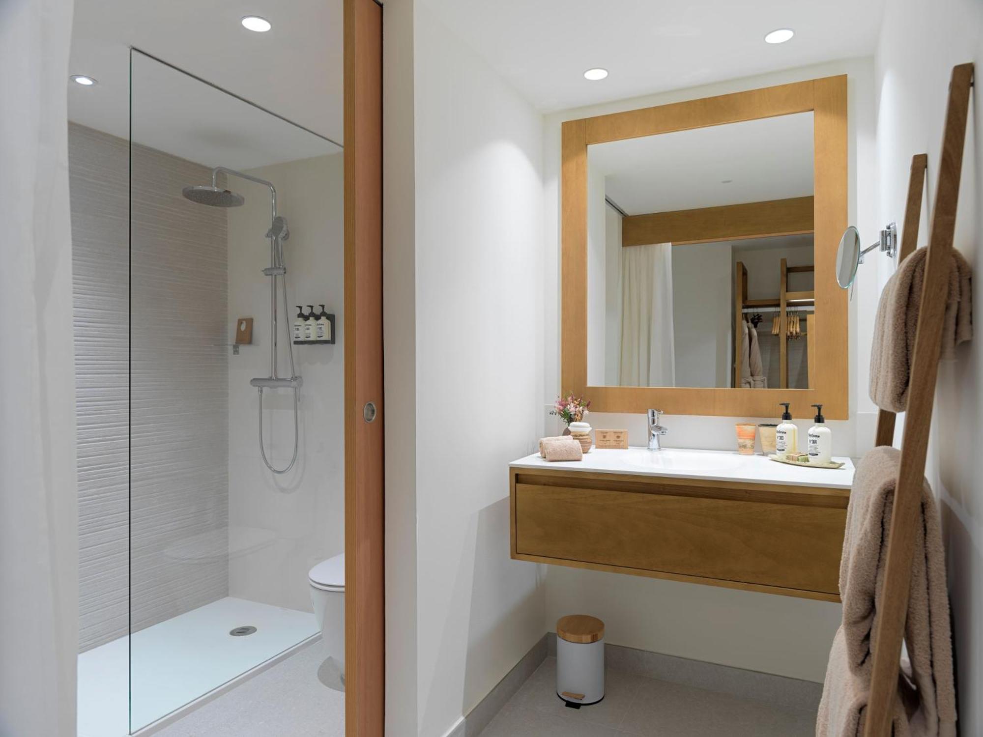 Premium Room,1765161744:JPEG