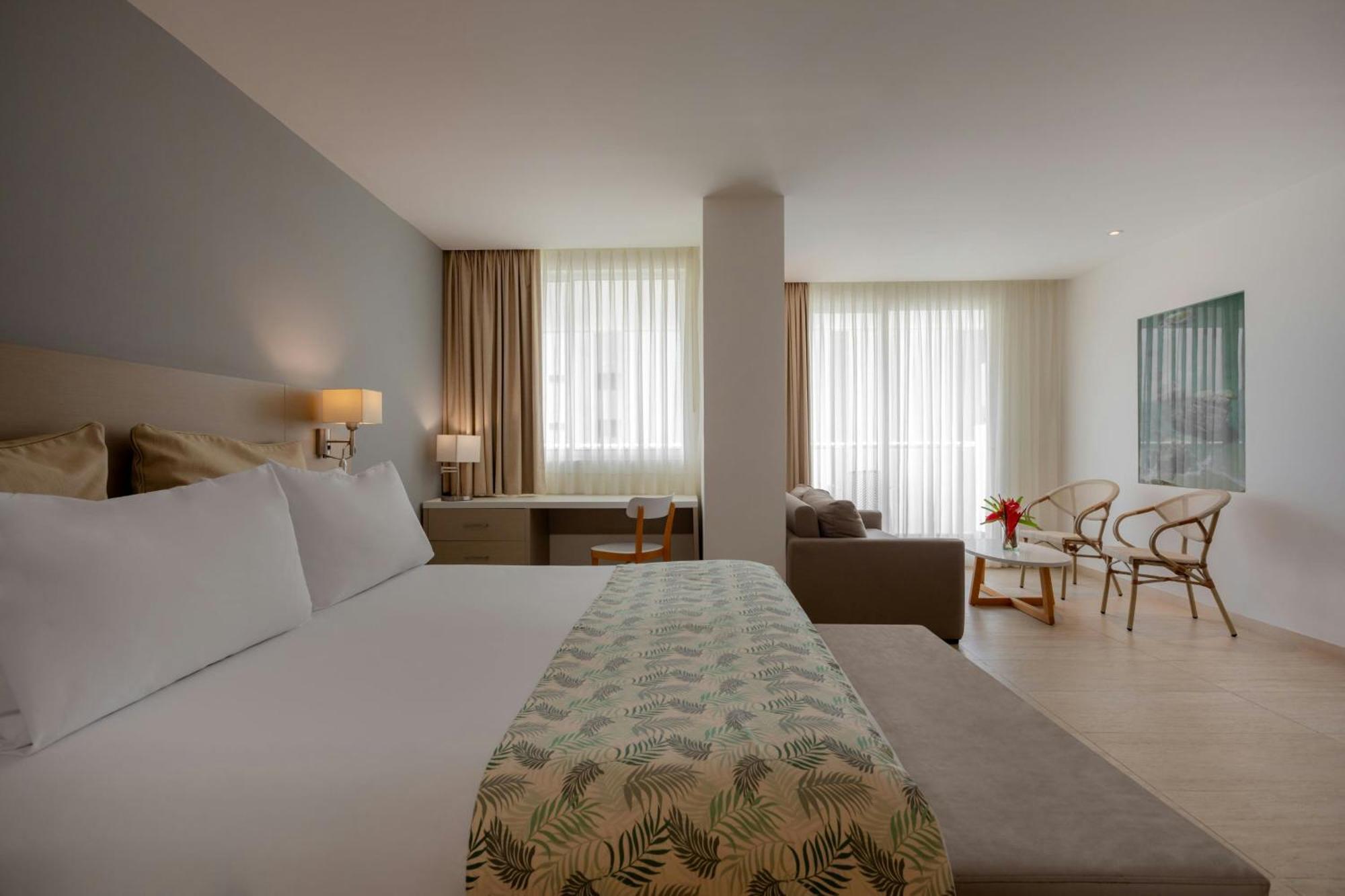 Deluxe King Room with Sofa Bed,1765388528:JPEG