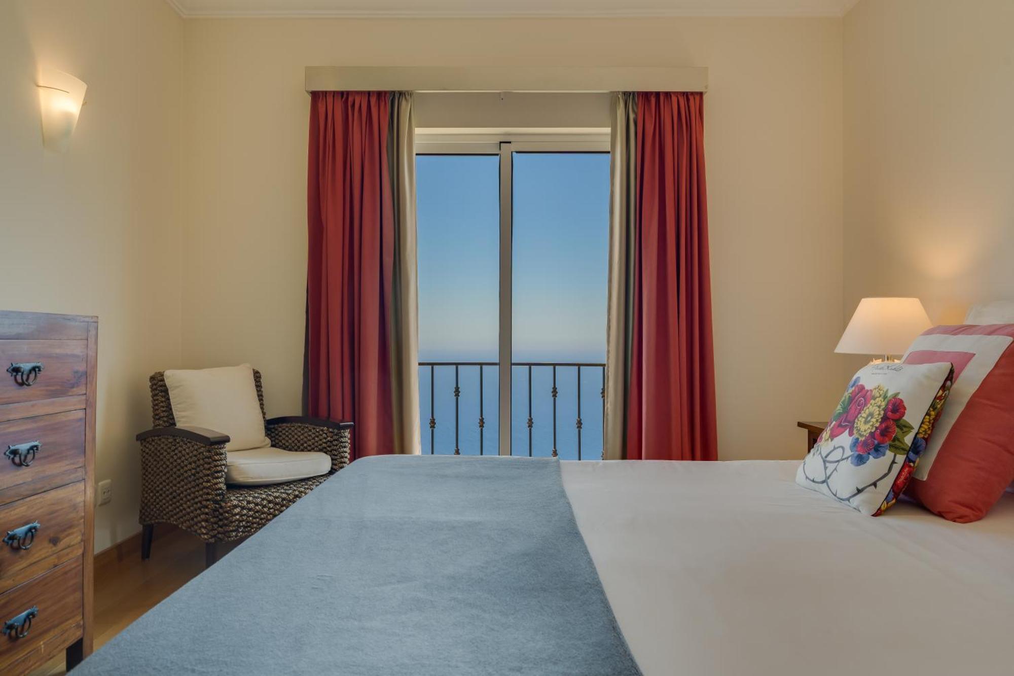 Apartamento com 2 Quartos e Vista Mar