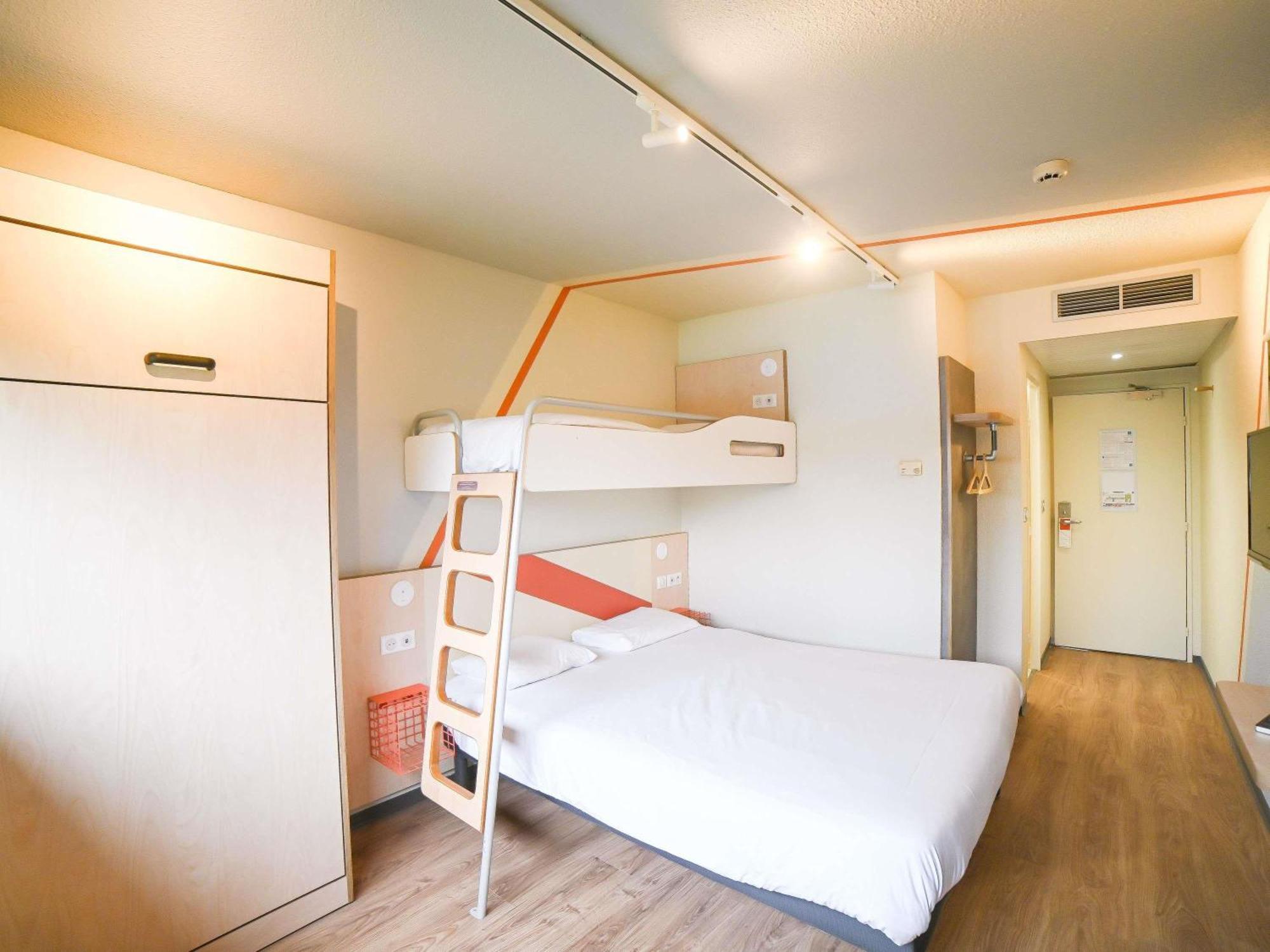 Classic Room One Double Bed One Single Bed