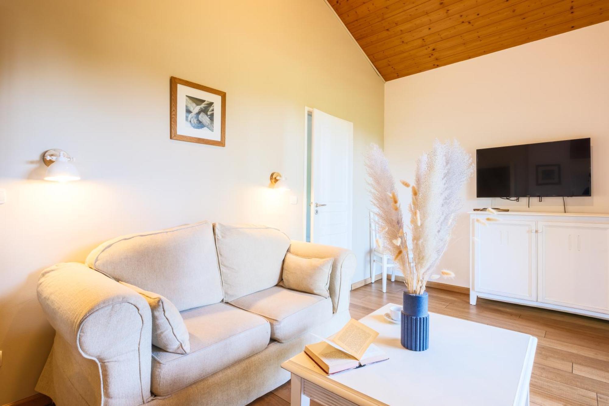 Privilege Two-Bedroom Cottage Terrace Lake Side